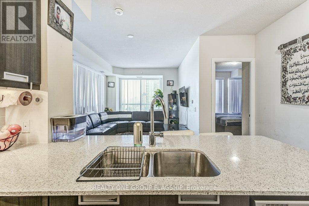 413 - 35 Watergarden Drive, Mississauga, Ontario  L5R 0G8 - Photo 6 - W12415588