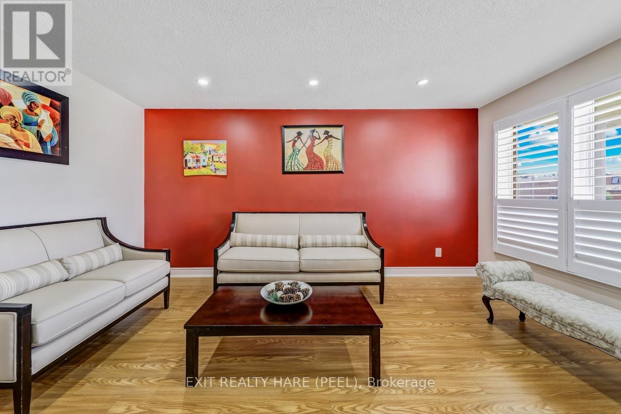 212 Vodden Street W, Brampton (Brampton West), Ontario  L6X 2V3 - Photo 10 - W12415606