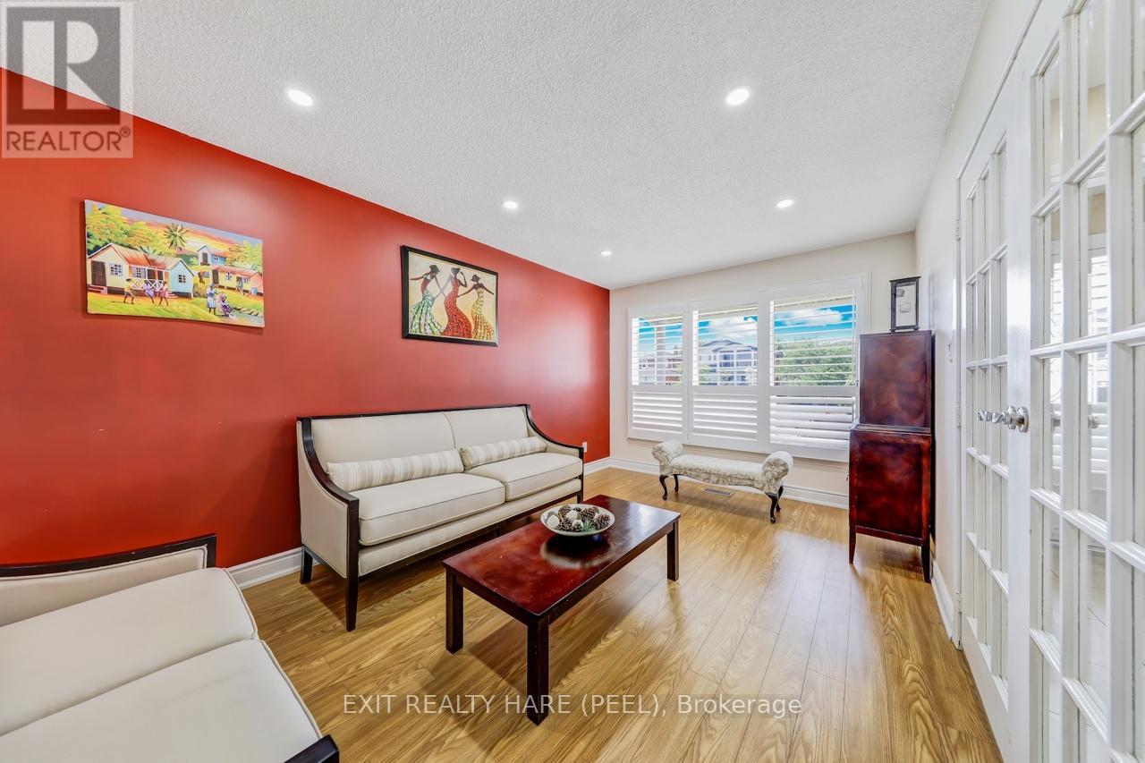 212 Vodden Street W, Brampton (Brampton West), Ontario  L6X 2V3 - Photo 12 - W12415606