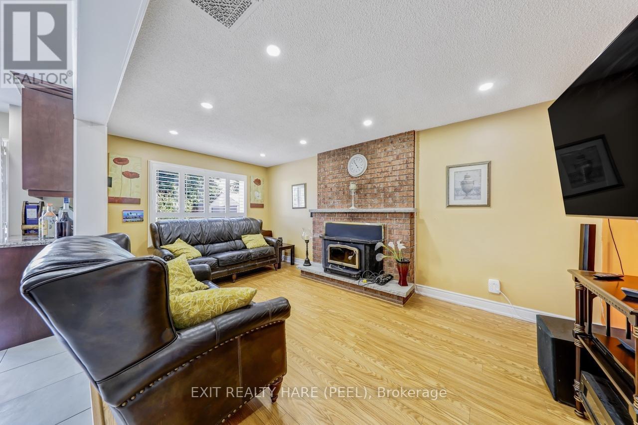 212 Vodden Street W, Brampton (Brampton West), Ontario  L6X 2V3 - Photo 16 - W12415606