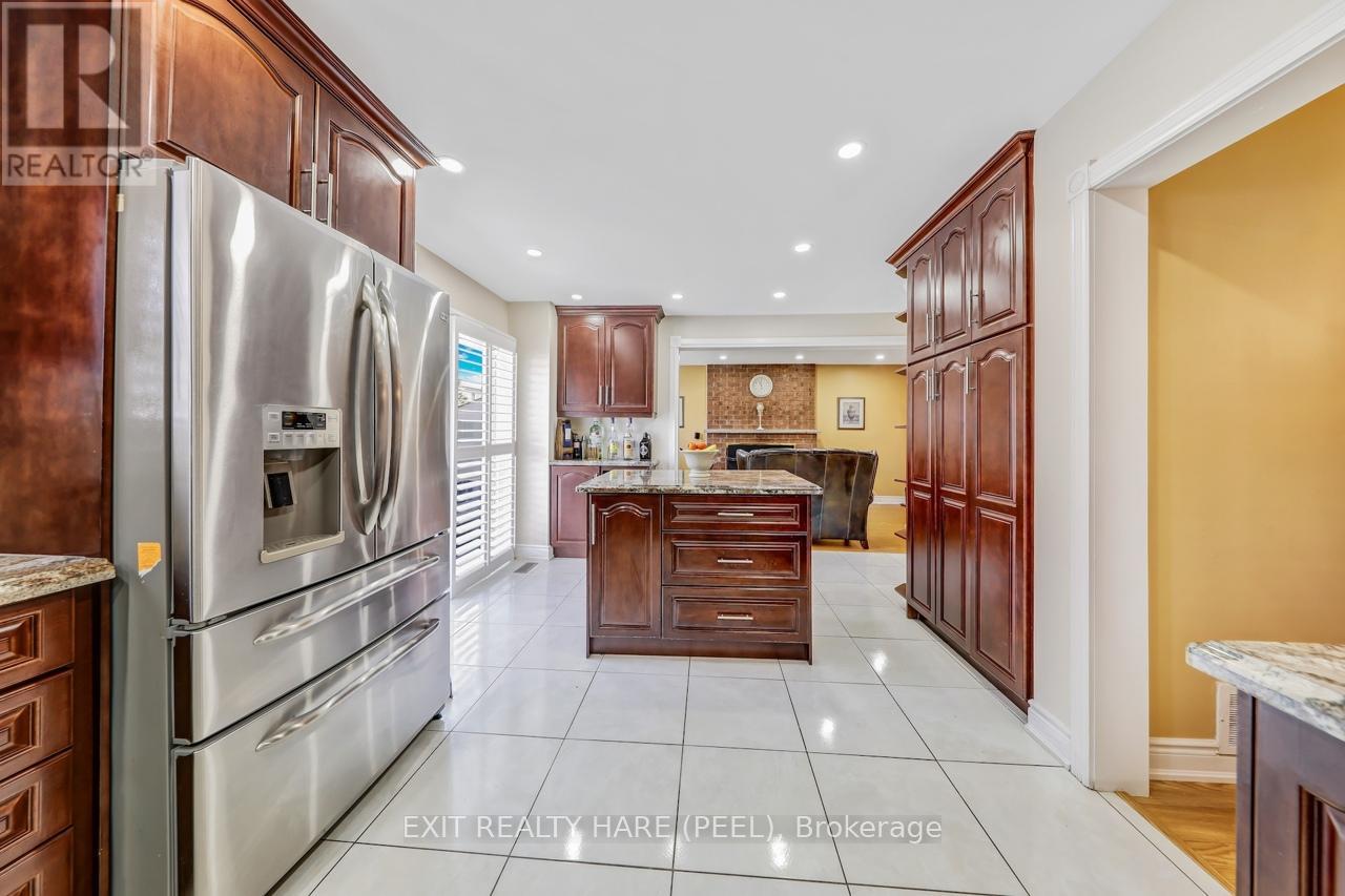 212 Vodden Street W, Brampton (Brampton West), Ontario  L6X 2V3 - Photo 21 - W12415606