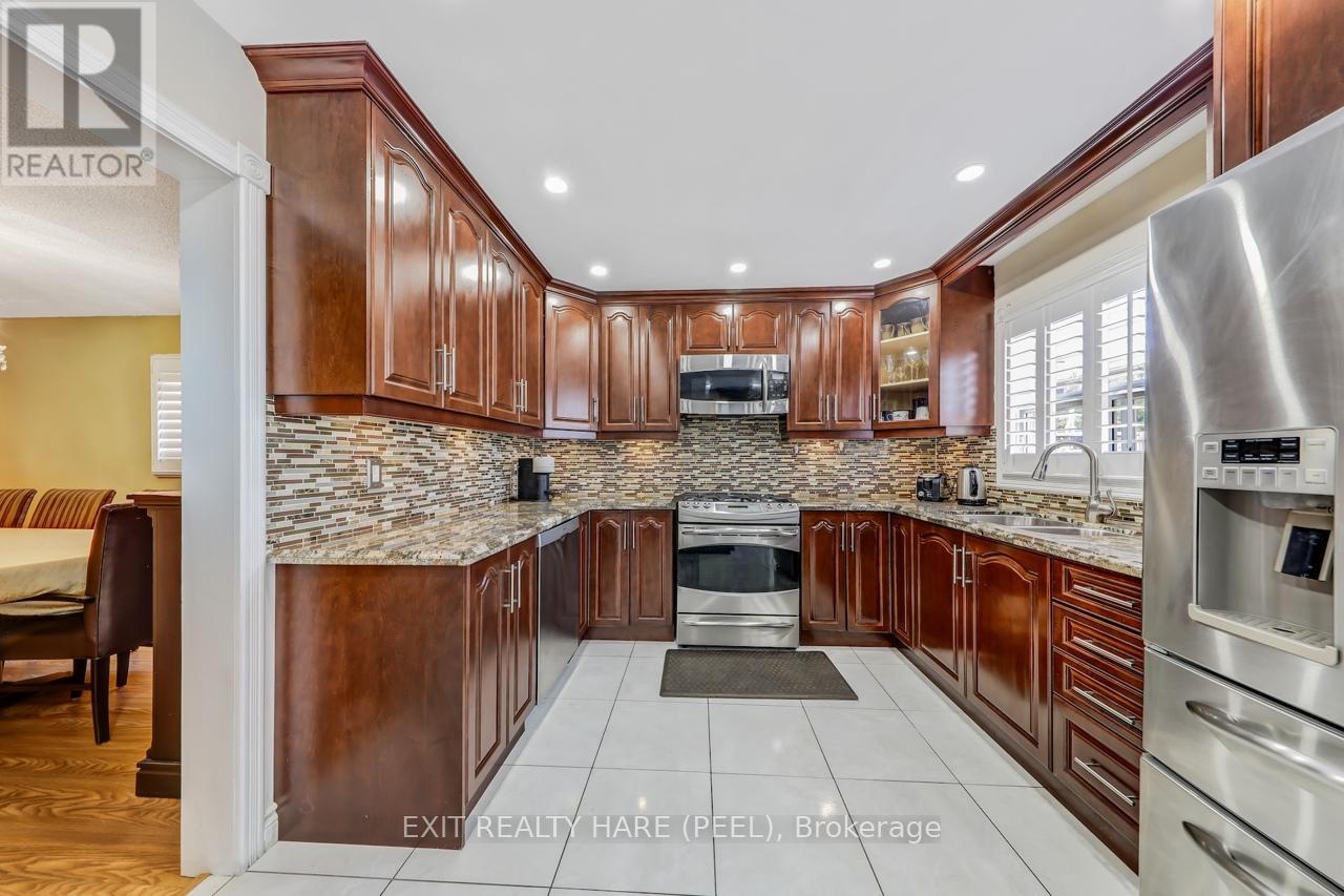212 Vodden Street W, Brampton (Brampton West), Ontario  L6X 2V3 - Photo 23 - W12415606