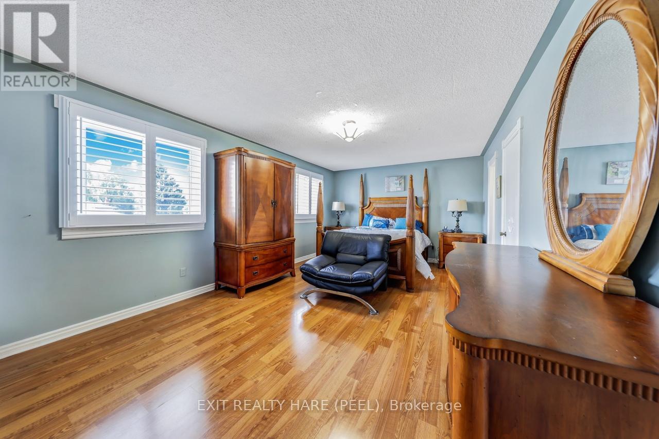212 Vodden Street W, Brampton (Brampton West), Ontario  L6X 2V3 - Photo 25 - W12415606