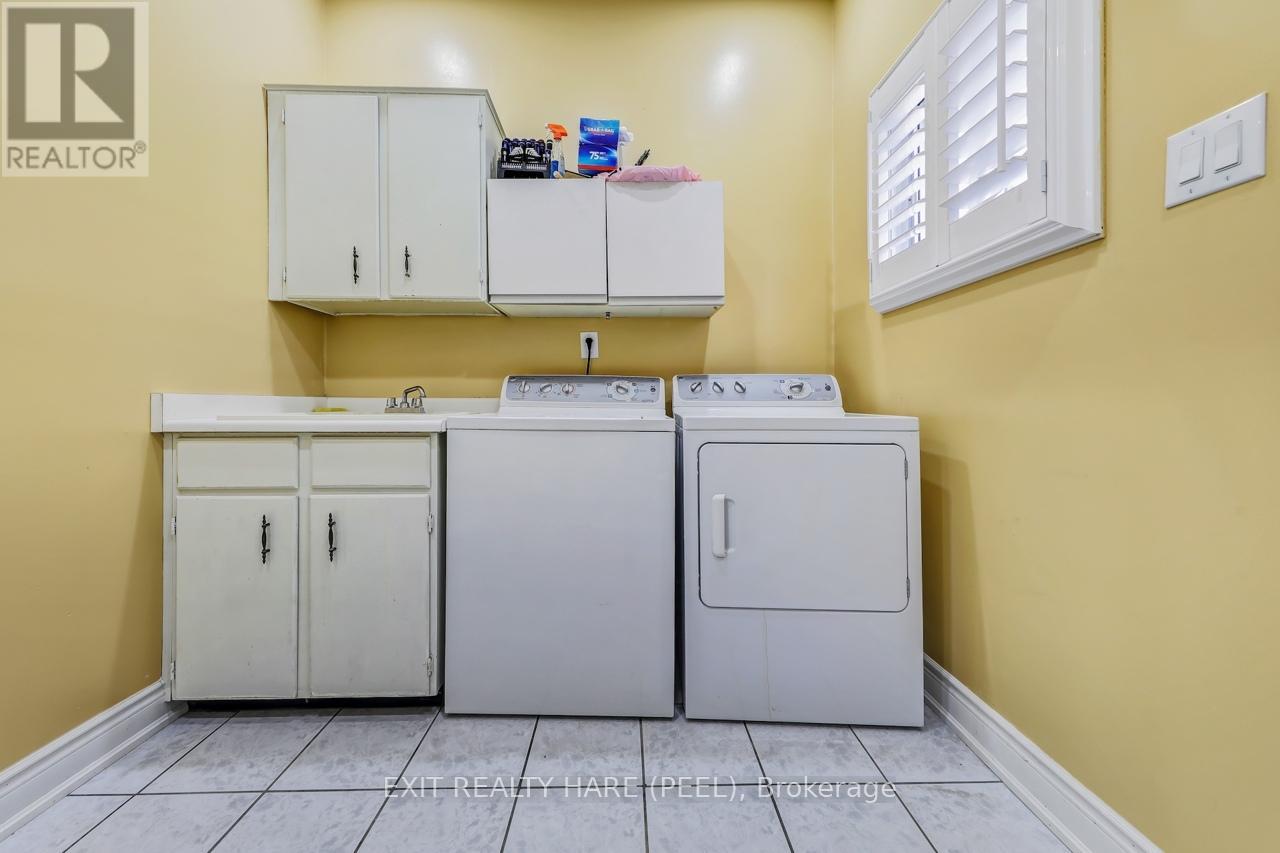 212 Vodden Street W, Brampton (Brampton West), Ontario  L6X 2V3 - Photo 9 - W12415606