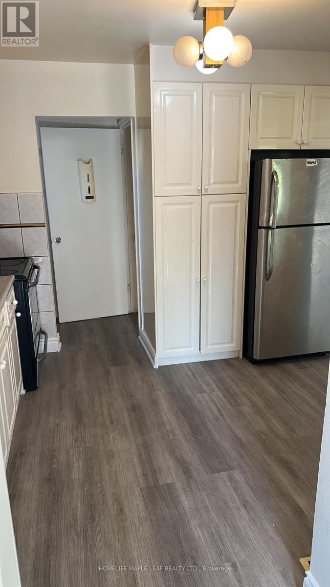 32 Fidelia Crescent, Brampton, Ontario  L6T 3P8 - Photo 7 - W12415621