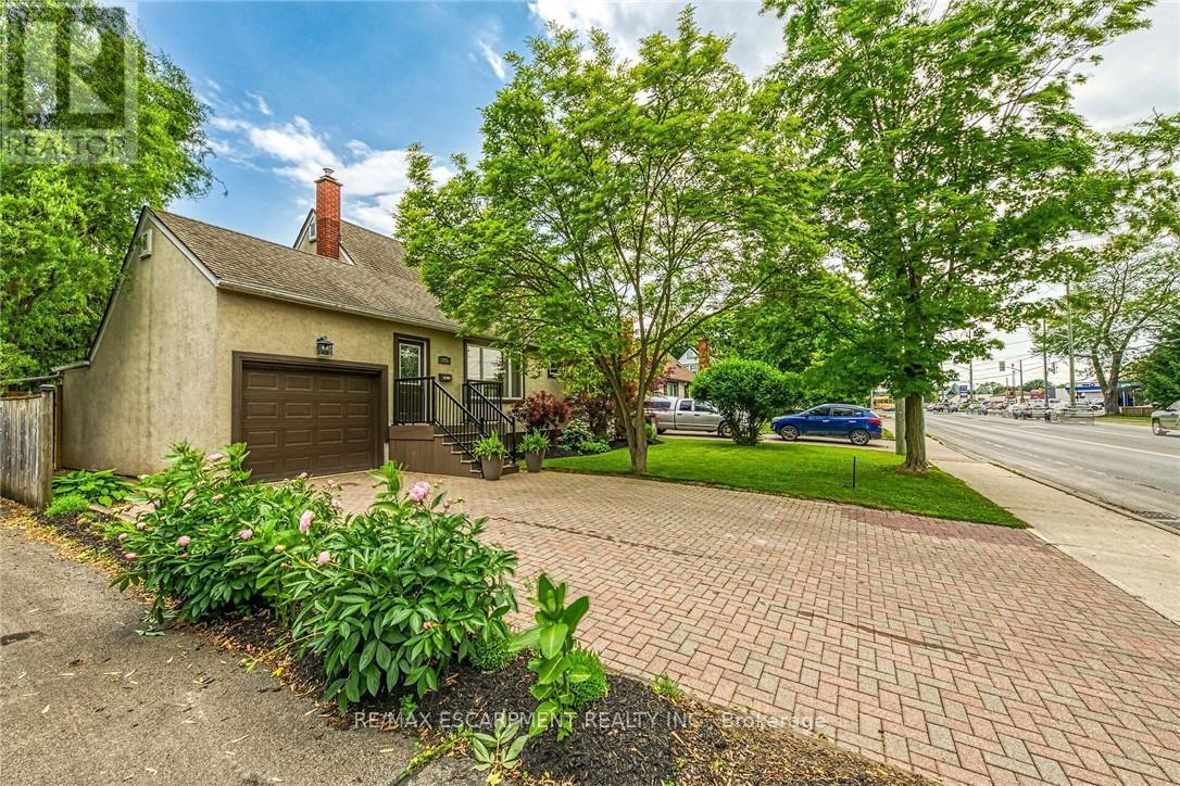 148 Lakeshore Road, St. Catharines, Ontario  L2N 2V1 - Photo 3 - X12415519