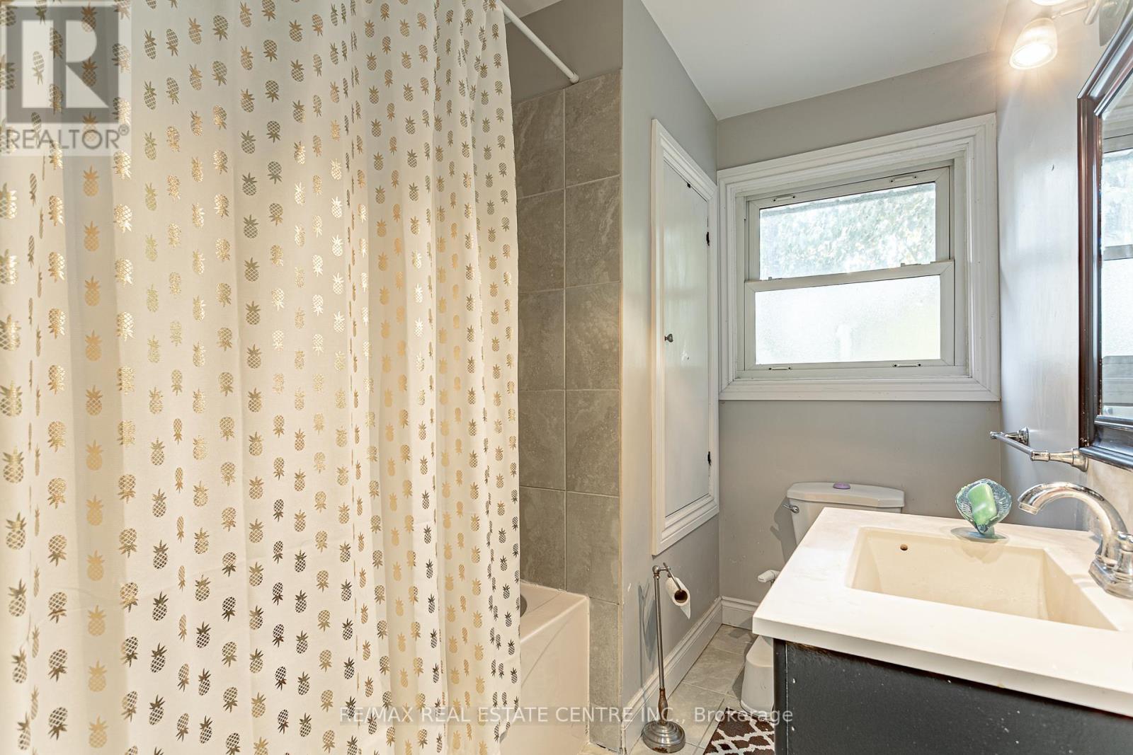 1235 Toukay Crescent, London East, Ontario  N5V 2X8 - Photo 10 - X12415522