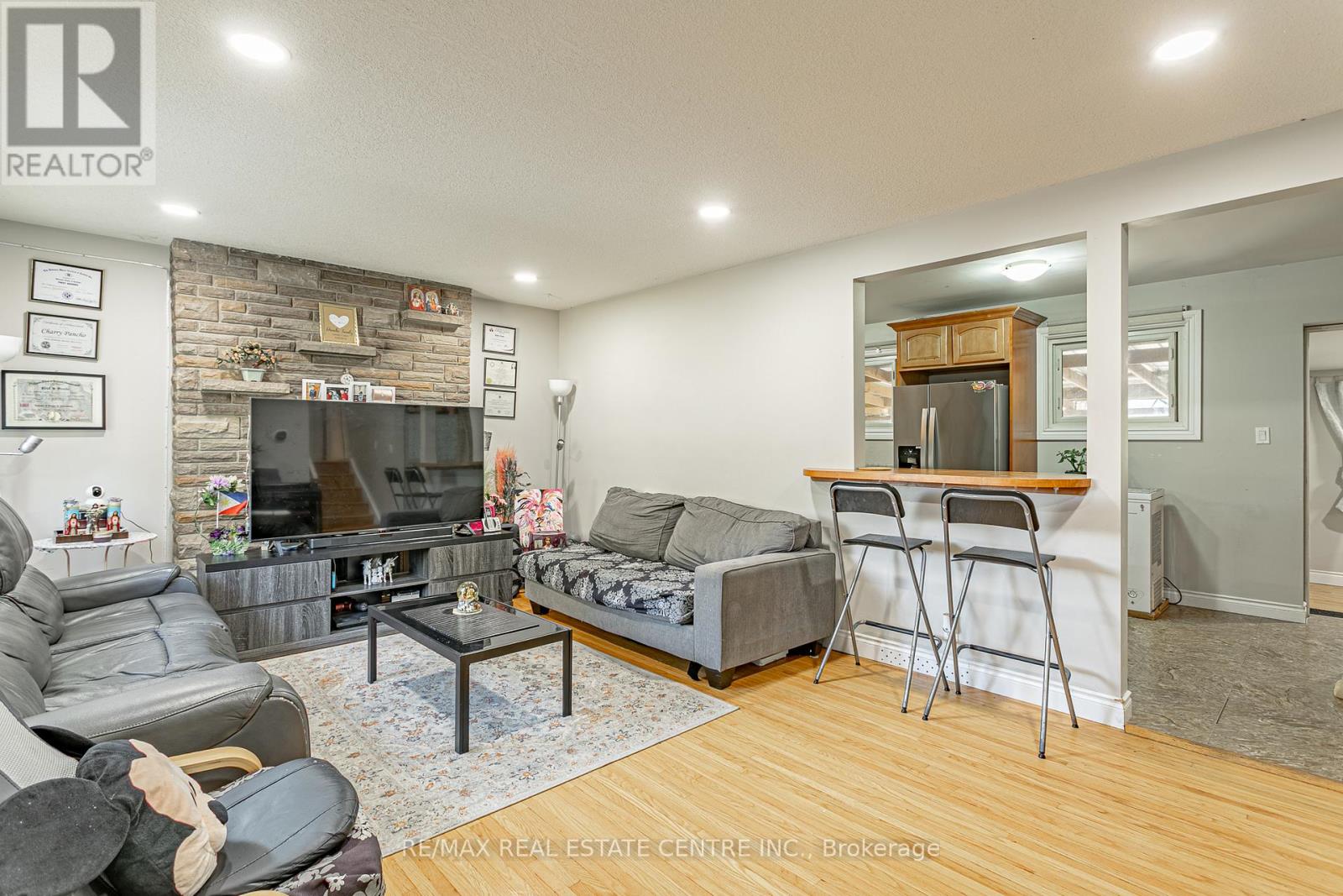 1235 Toukay Crescent, London East, Ontario  N5V 2X8 - Photo 5 - X12415522