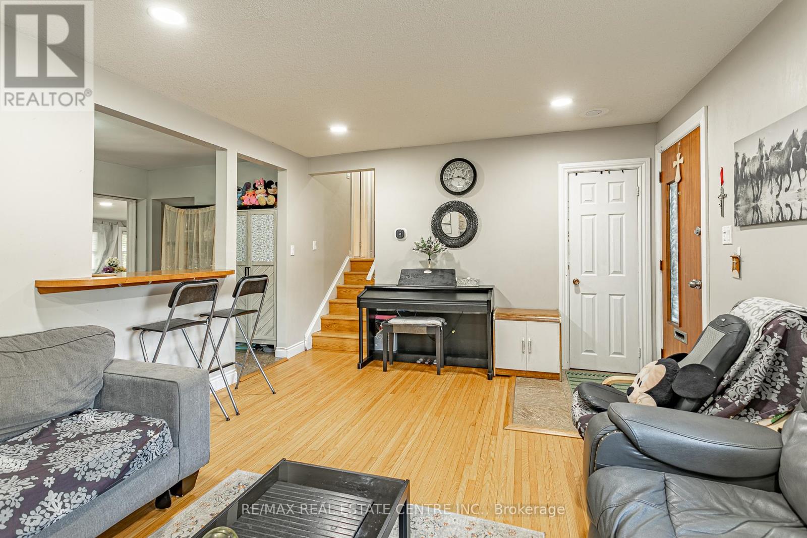 1235 Toukay Crescent, London East, Ontario  N5V 2X8 - Photo 6 - X12415522