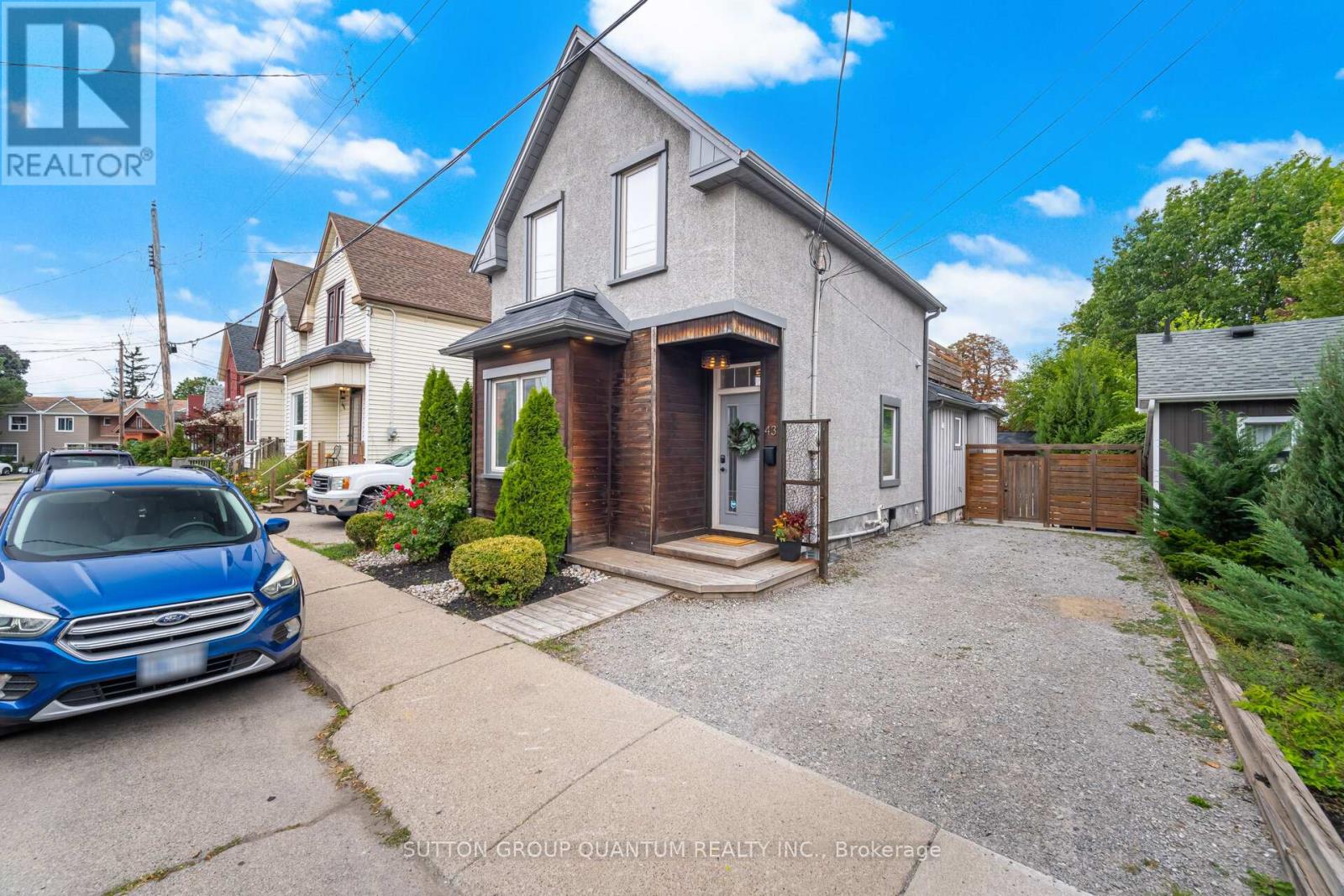 43 Woodbine Crescent E, Hamilton, Ontario  L5H 4K8 - Photo 2 - X12415669