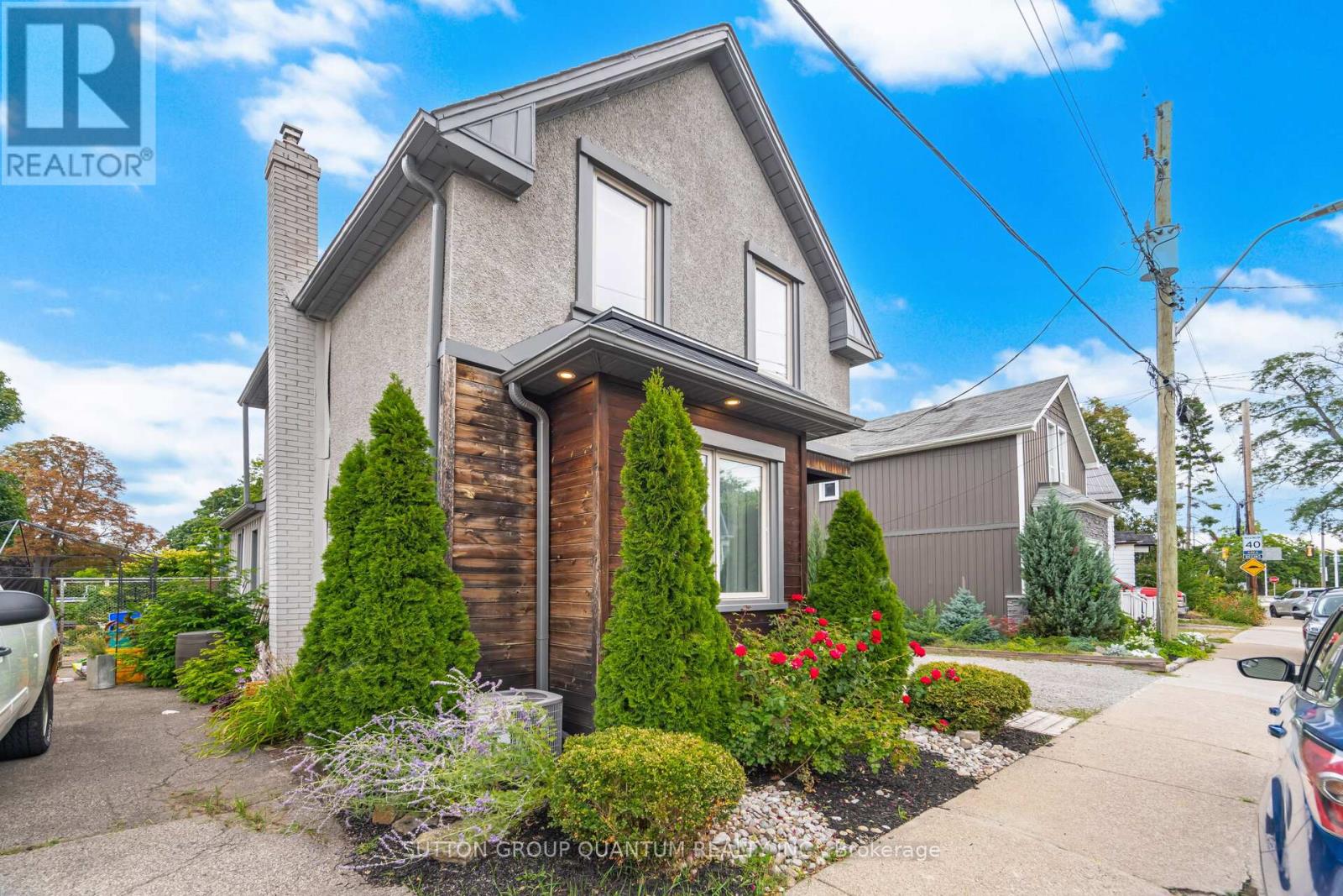 43 Woodbine Crescent E, Hamilton, Ontario  L5H 4K8 - Photo 3 - X12415669