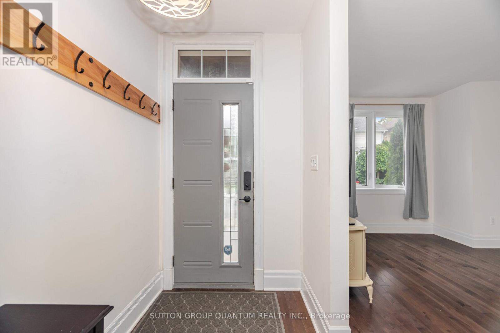 43 Woodbine Crescent E, Hamilton, Ontario  L5H 4K8 - Photo 5 - X12415669