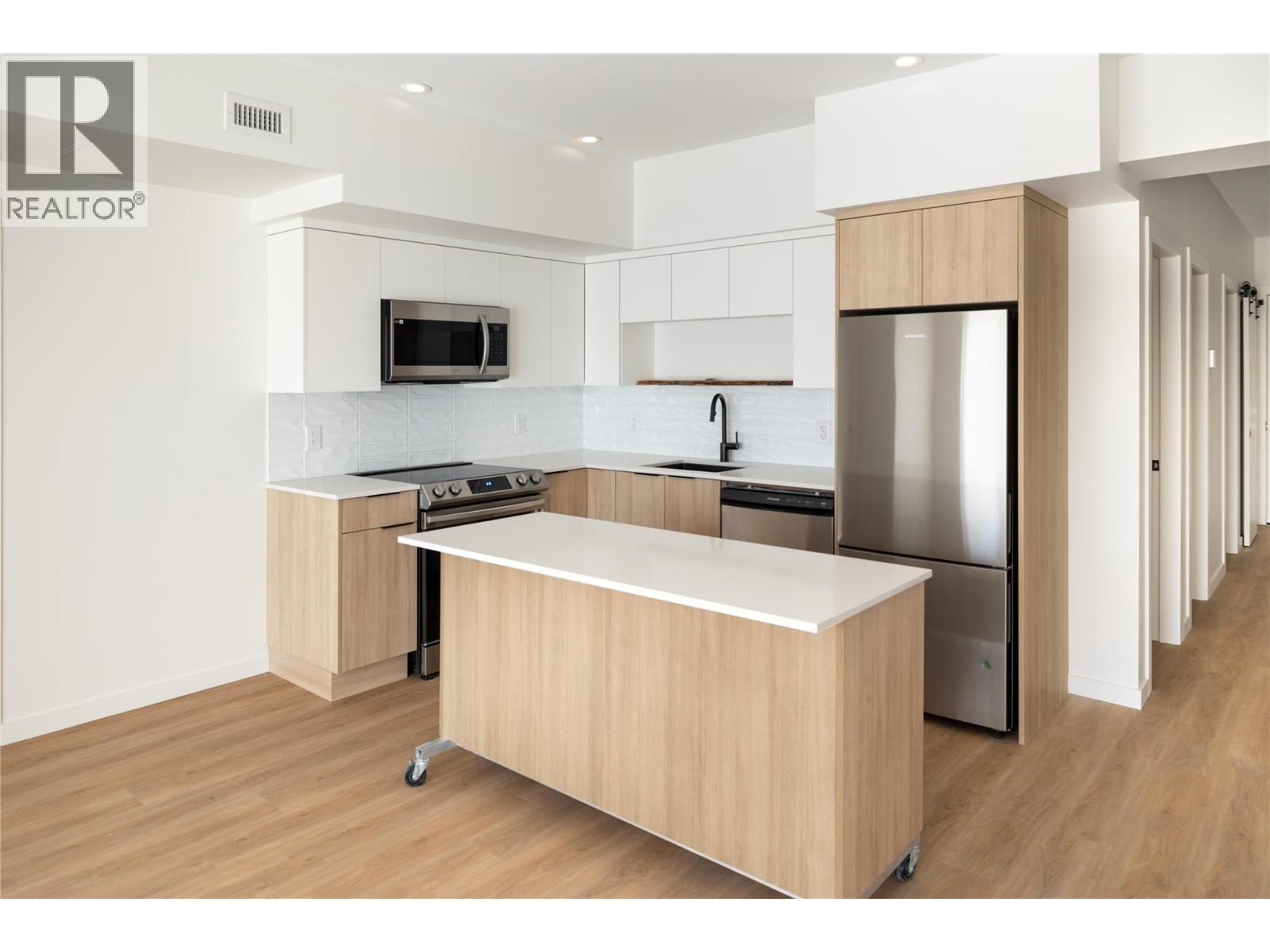 604 Cawston Avenue Unit# 415 Kelowna Photo 4