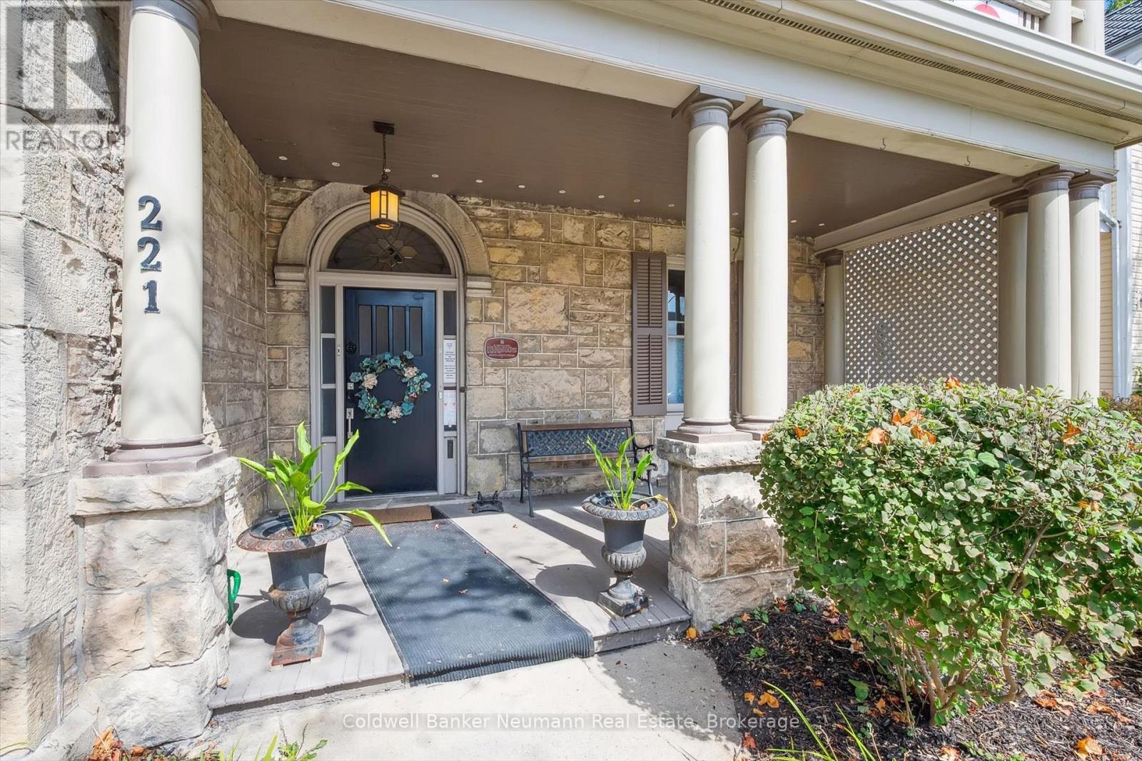 221 Woolwich Street, Guelph, Ontario  N1H 3V4 - Photo 2 - X12415793