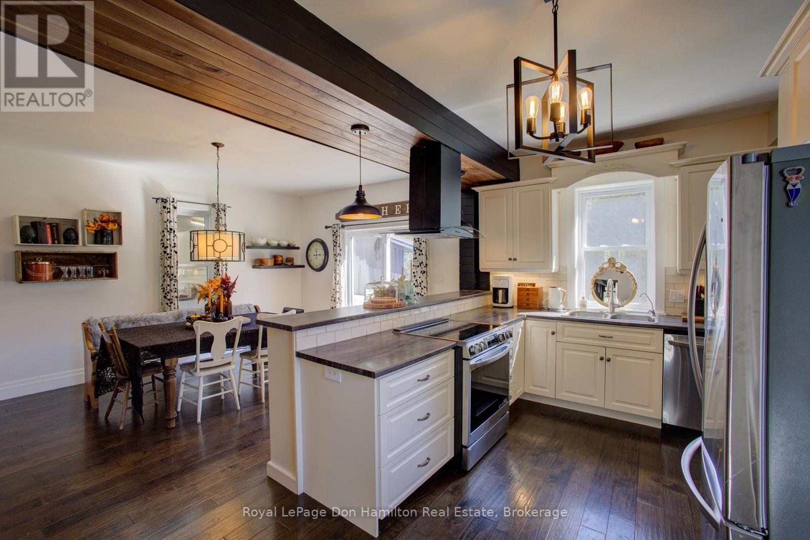 207 King Street, North Perth (Elma), Ontario  N0G 1B0 - Photo 11 - X12415823