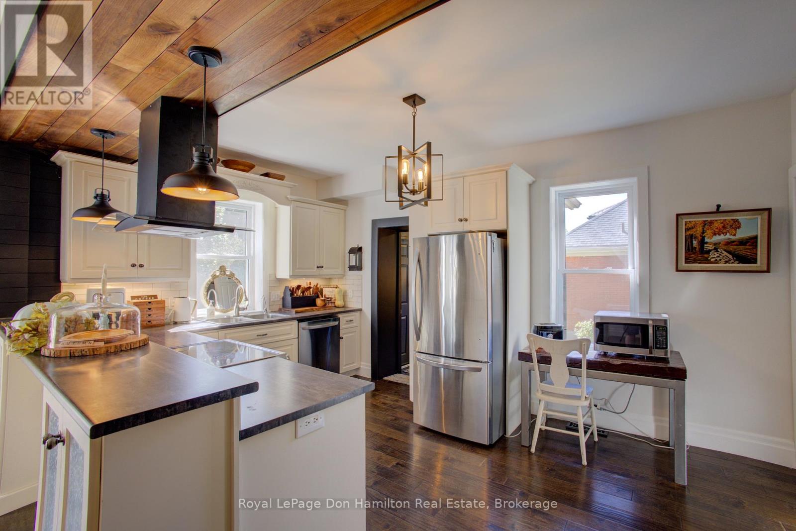 207 King Street, North Perth (Elma), Ontario  N0G 1B0 - Photo 12 - X12415823