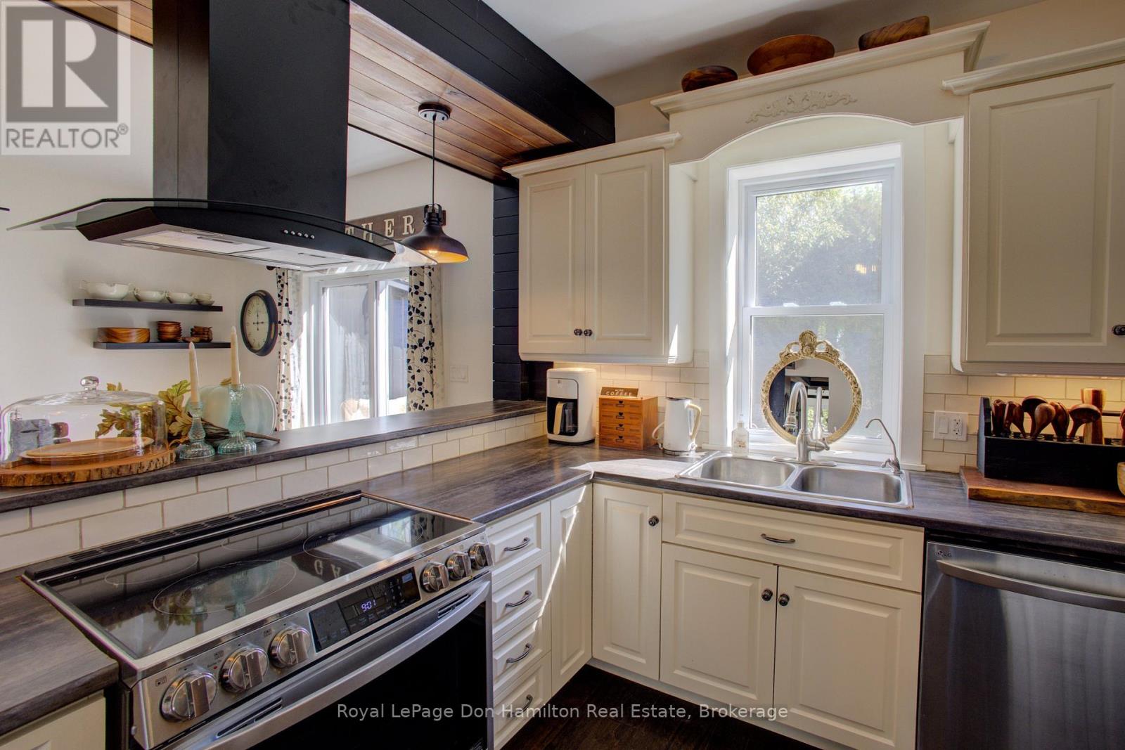 207 King Street, North Perth (Elma), Ontario  N0G 1B0 - Photo 13 - X12415823