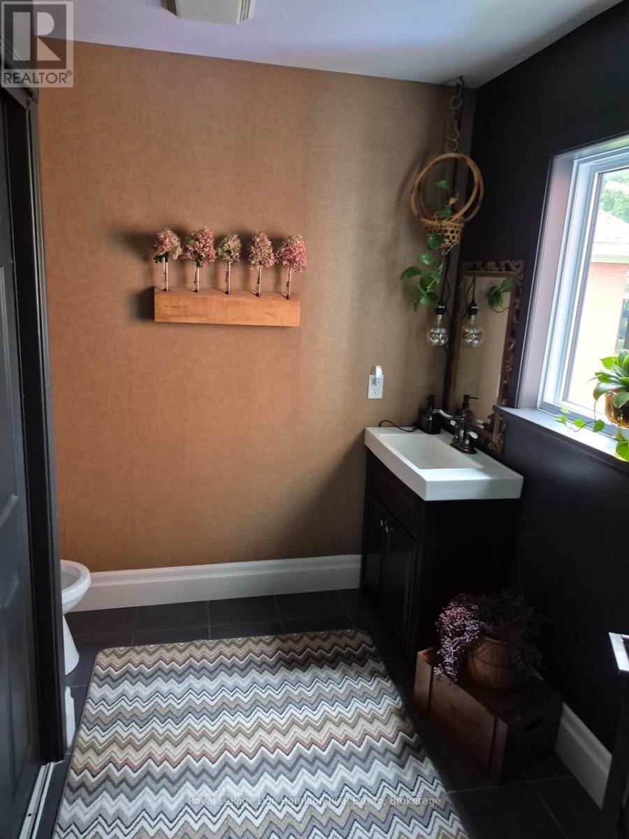 207 King Street, North Perth (Elma), Ontario  N0G 1B0 - Photo 14 - X12415823