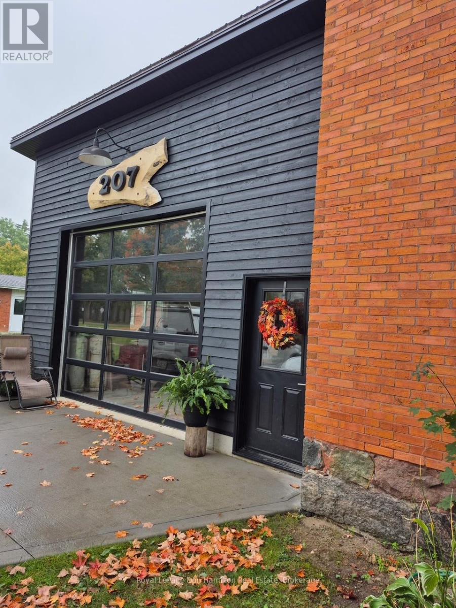 207 King Street, North Perth (Elma), Ontario  N0G 1B0 - Photo 25 - X12415823