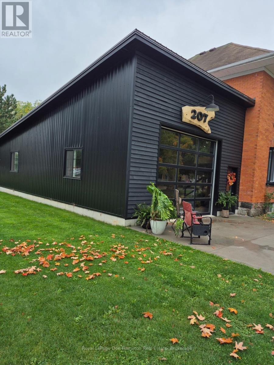 207 King Street, North Perth (Elma), Ontario  N0G 1B0 - Photo 26 - X12415823