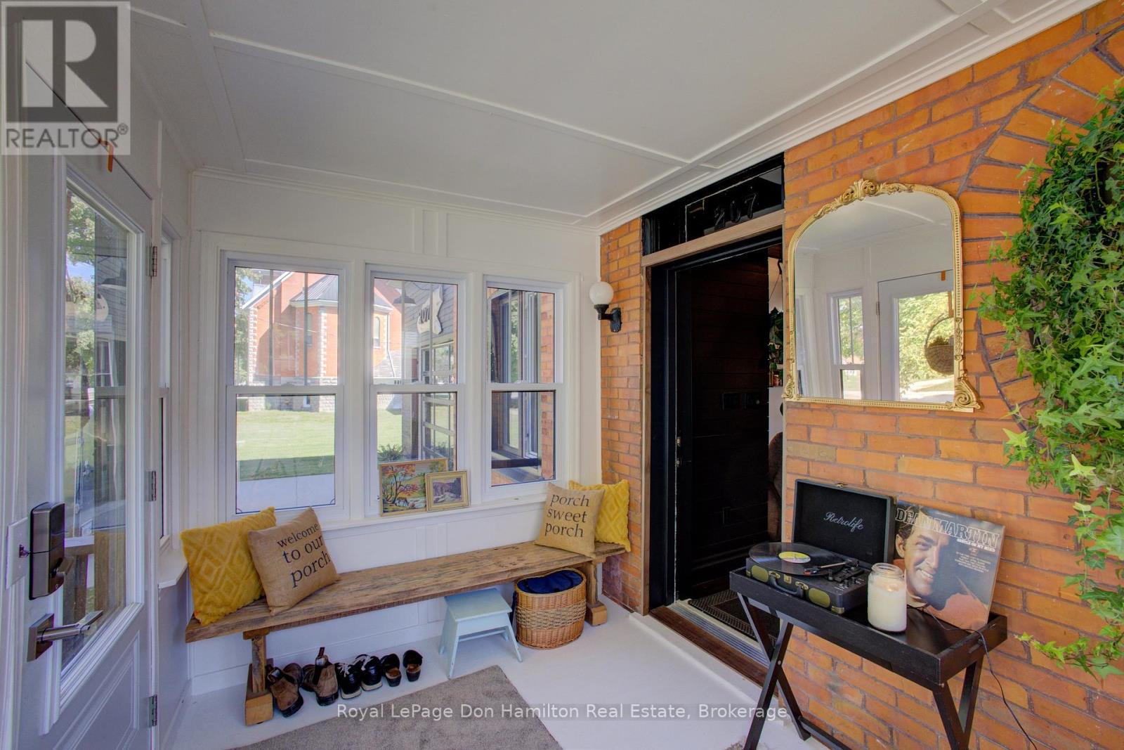 207 King Street, North Perth (Elma), Ontario  N0G 1B0 - Photo 5 - X12415823