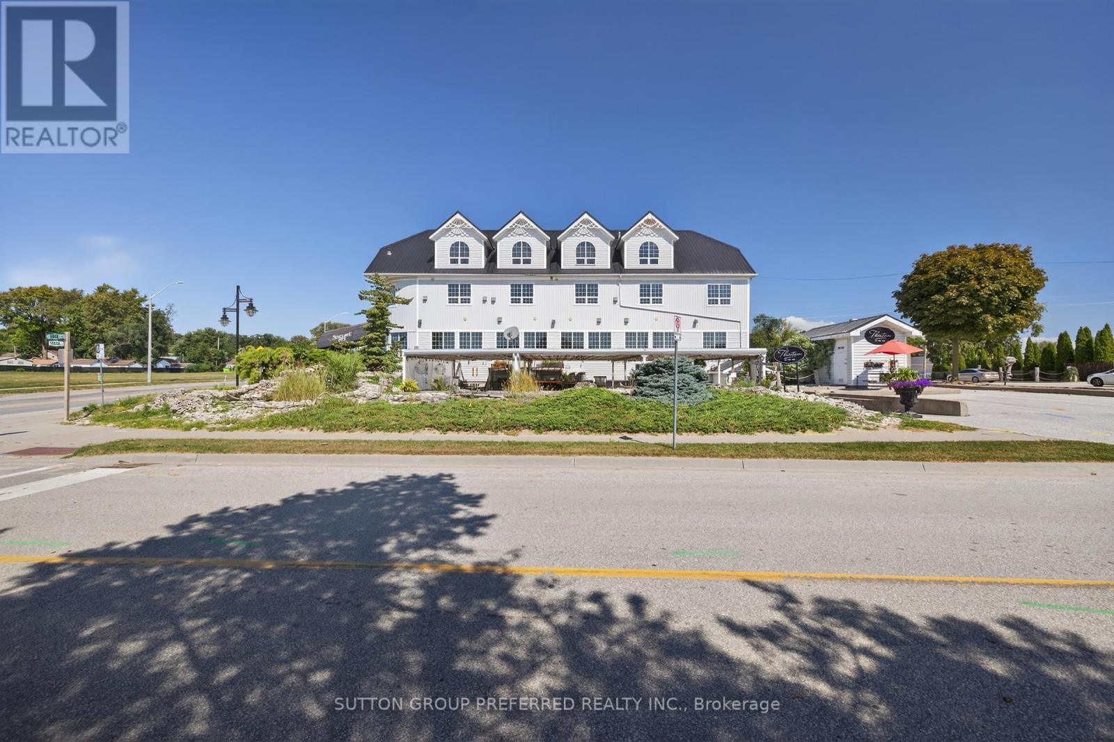 Property at 388 ERIE STREET S image 1