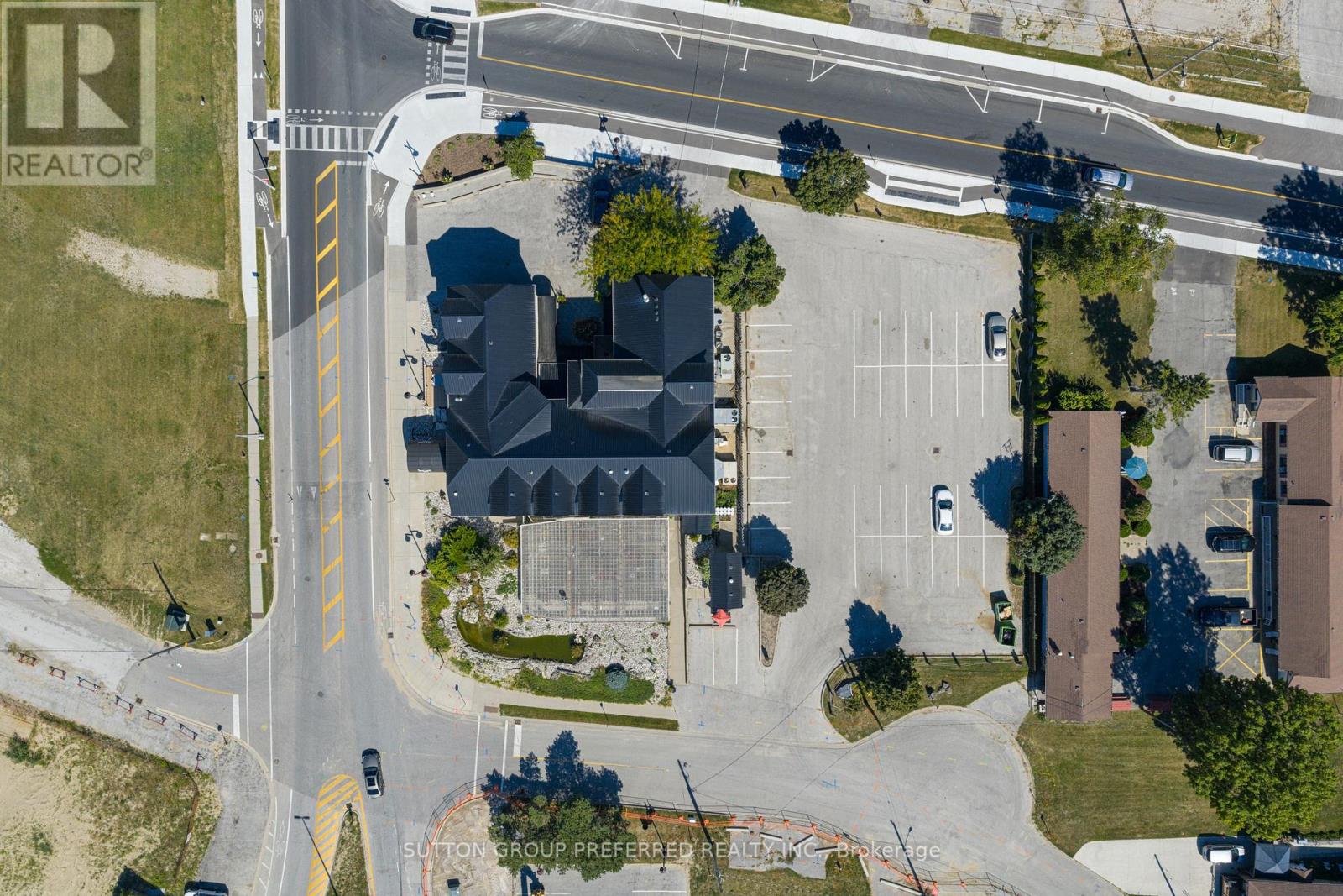 Property at 388 ERIE STREET S image 5