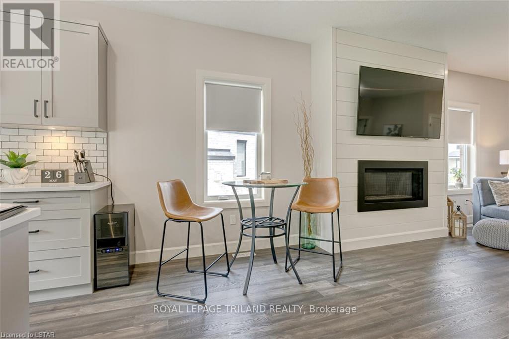 2129 Linkway Boulevard, London South, Ontario  N6K 0K8 - Photo 11 - X12415766