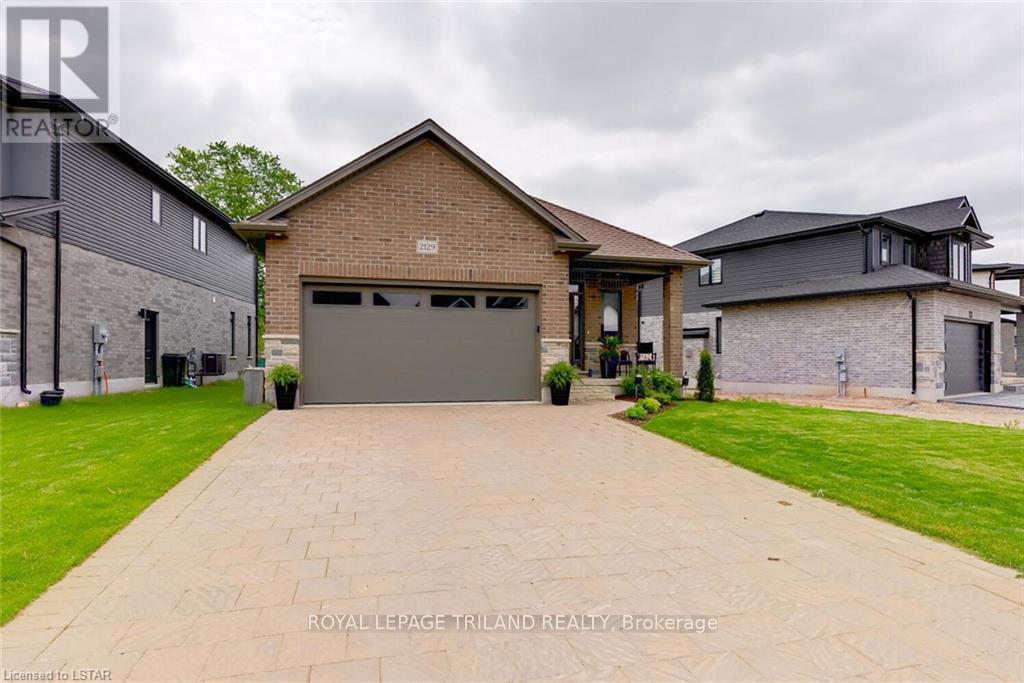 2129 Linkway Boulevard, London South, Ontario  N6K 0K8 - Photo 2 - X12415766