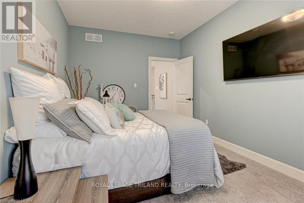 2129 Linkway Boulevard, London South, Ontario  N6K 0K8 - Photo 24 - X12415766