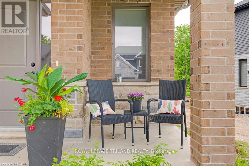 2129 Linkway Boulevard, London South, Ontario  N6K 0K8 - Photo 3 - X12415766