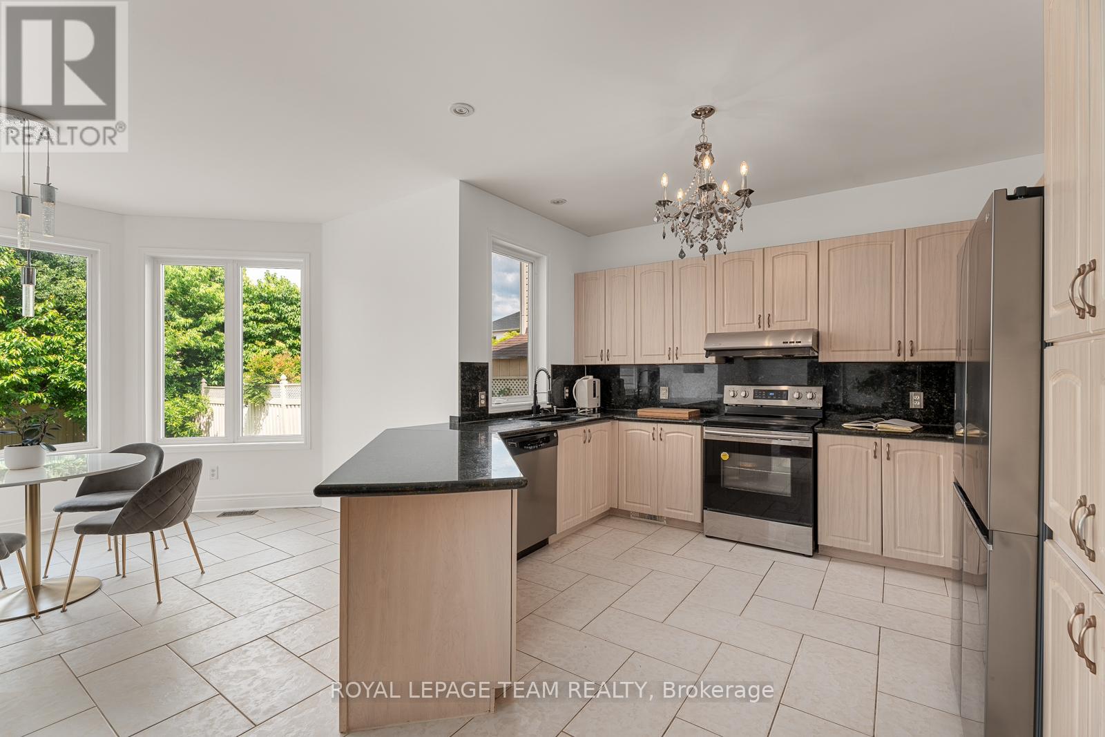 33 Valencia Street, Ottawa, Ontario  K2G 6T1 - Photo 13 - X12415855