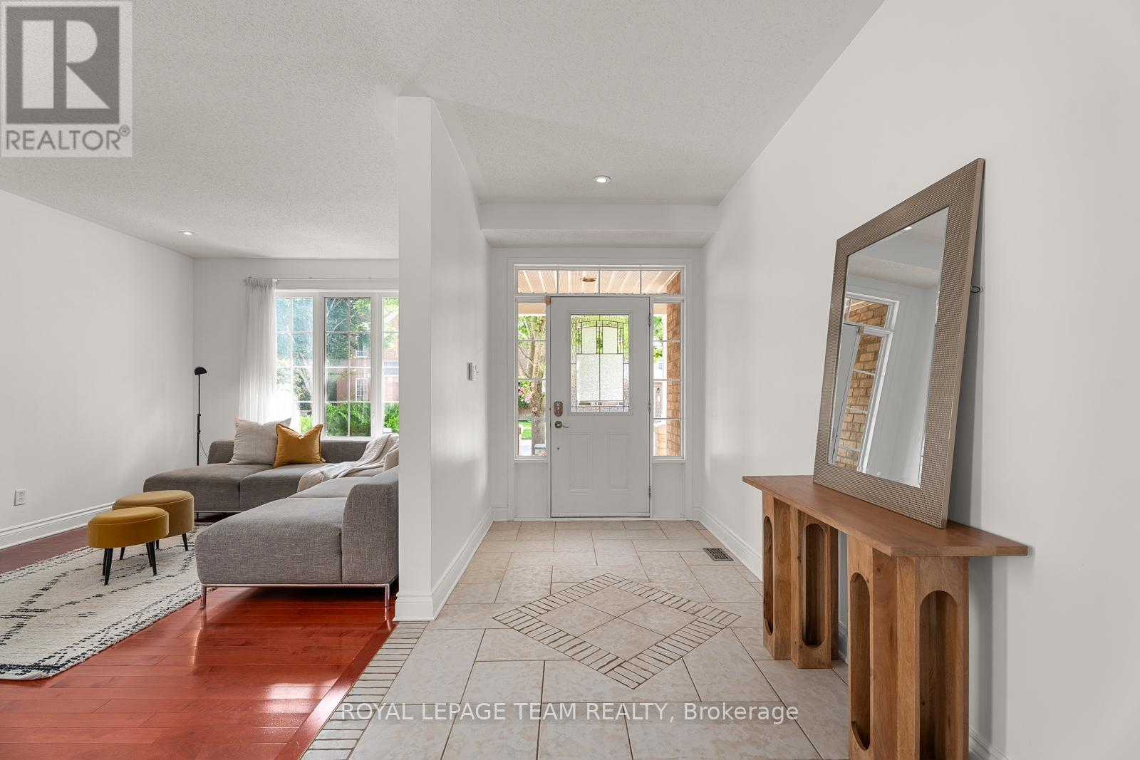 33 Valencia Street, Ottawa, Ontario  K2G 6T1 - Photo 3 - X12415855