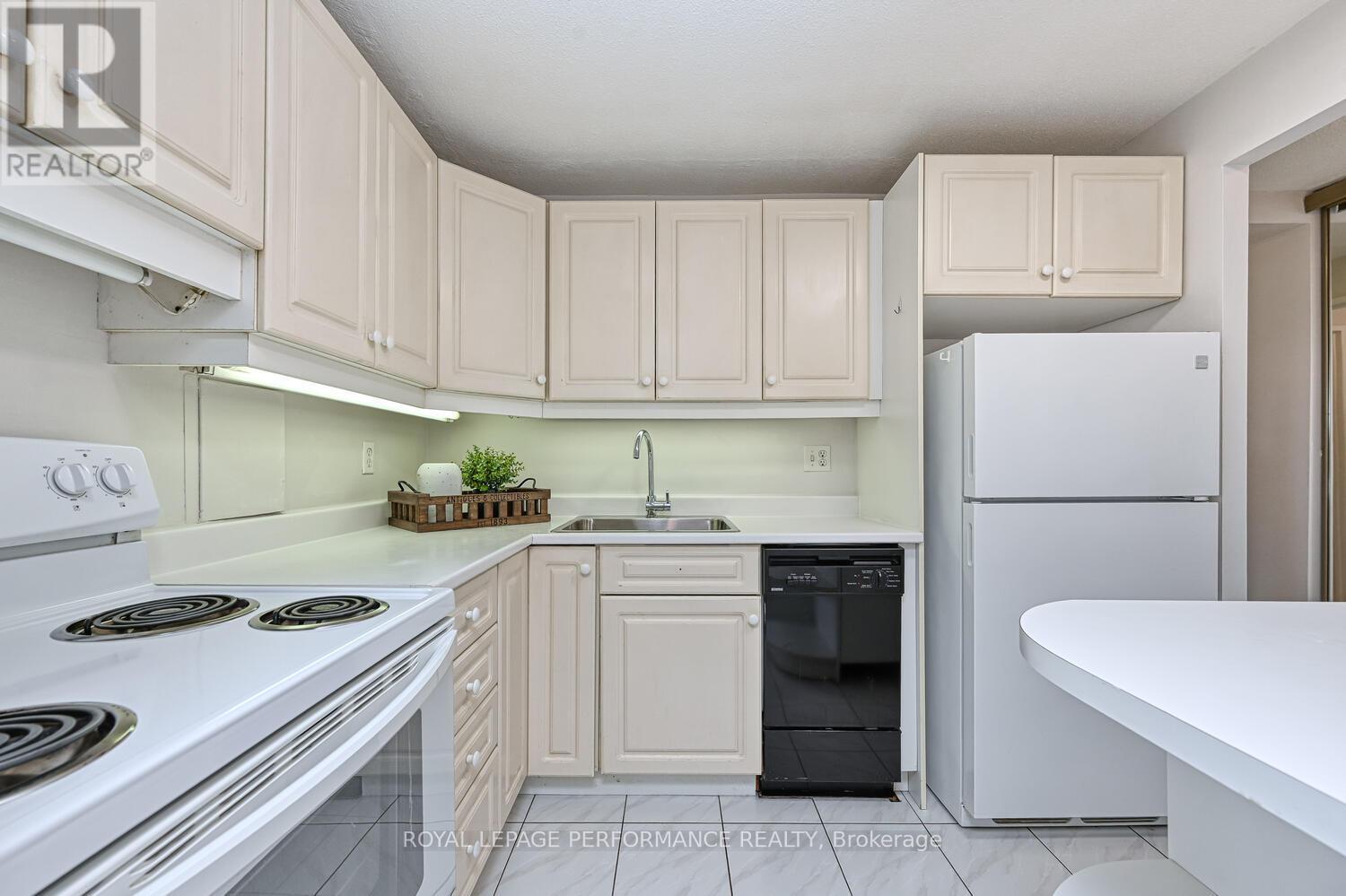 607 - 1356 Meadowlands Drive E, Ottawa, Ontario  K2E 6K6 - Photo 24 - X12415862