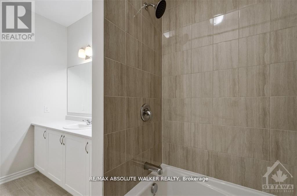 517 Takamose Private Road, Ottawa, Ontario  K1K 5A5 - Photo 10 - X12415876