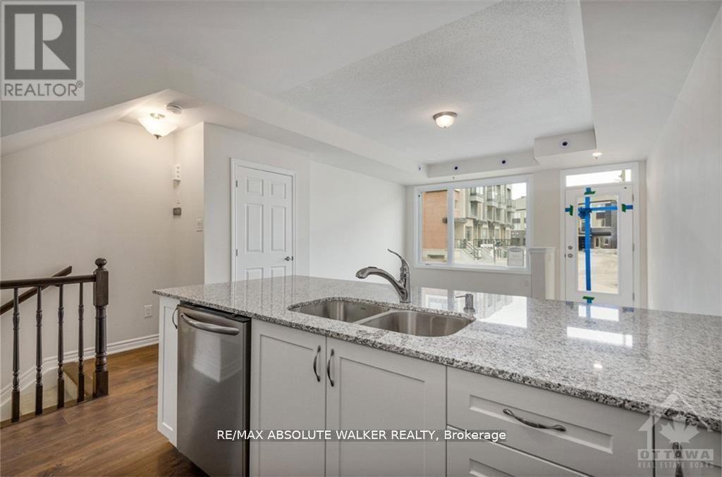 517 Takamose Private Road, Ottawa, Ontario  K1K 5A5 - Photo 4 - X12415876