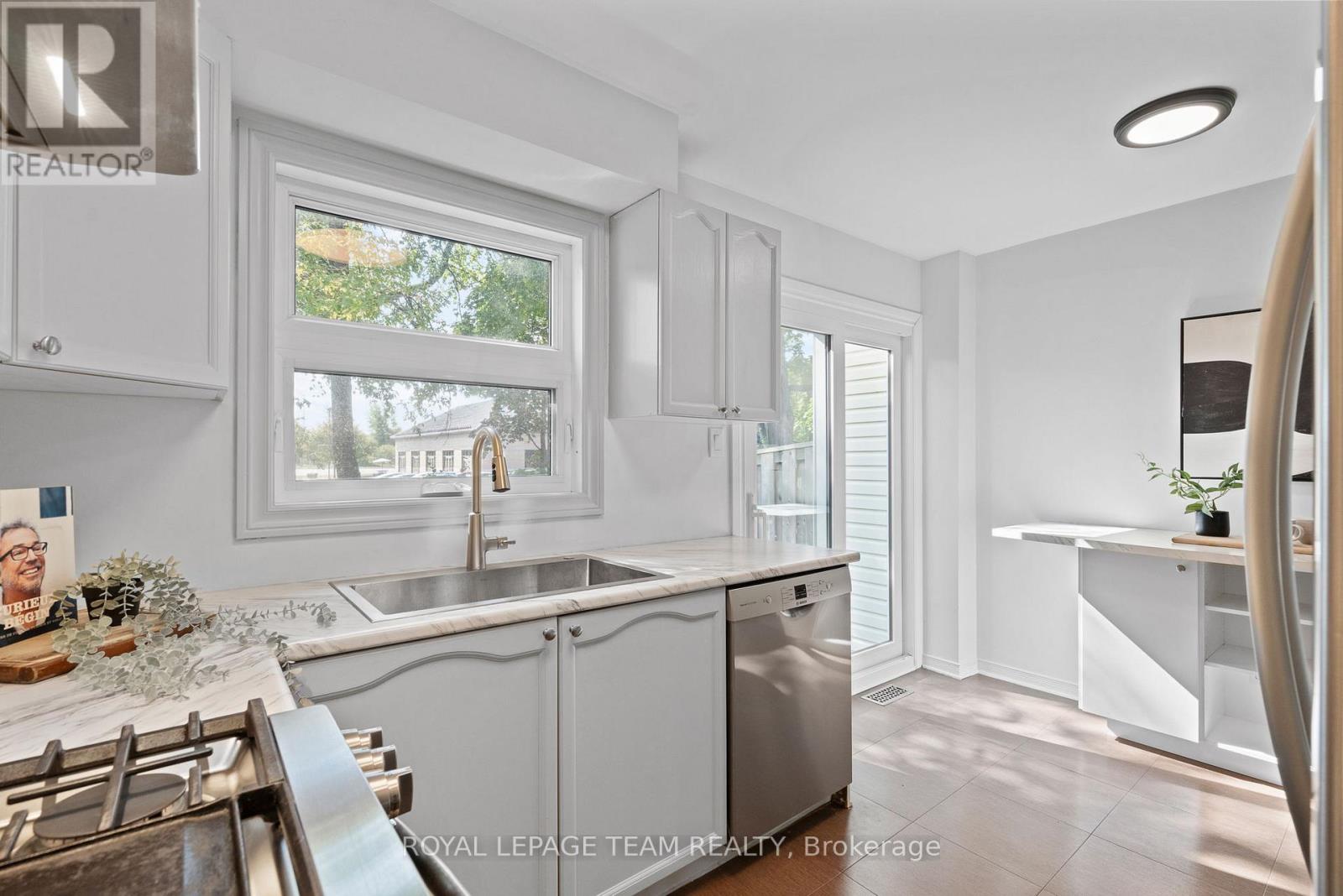 230 Currell Avenue, Ottawa, Ontario  K1Z 7J3 - Photo 11 - X12415927