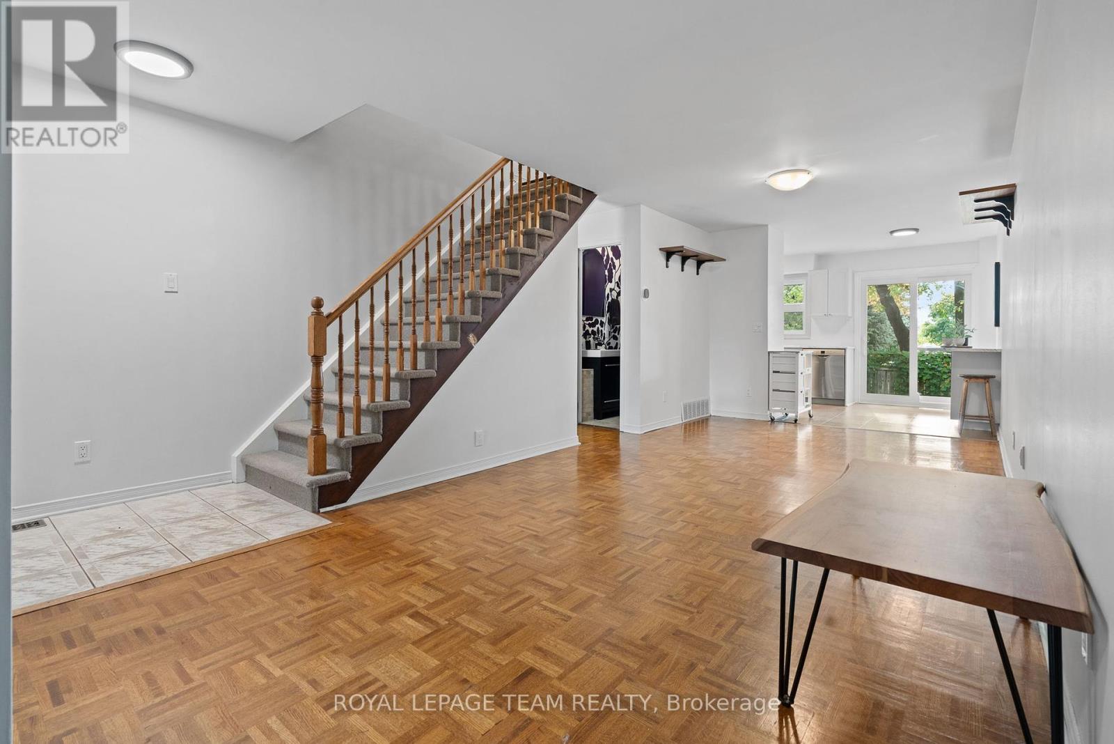 230 Currell Avenue, Ottawa, Ontario  K1Z 7J3 - Photo 5 - X12415927