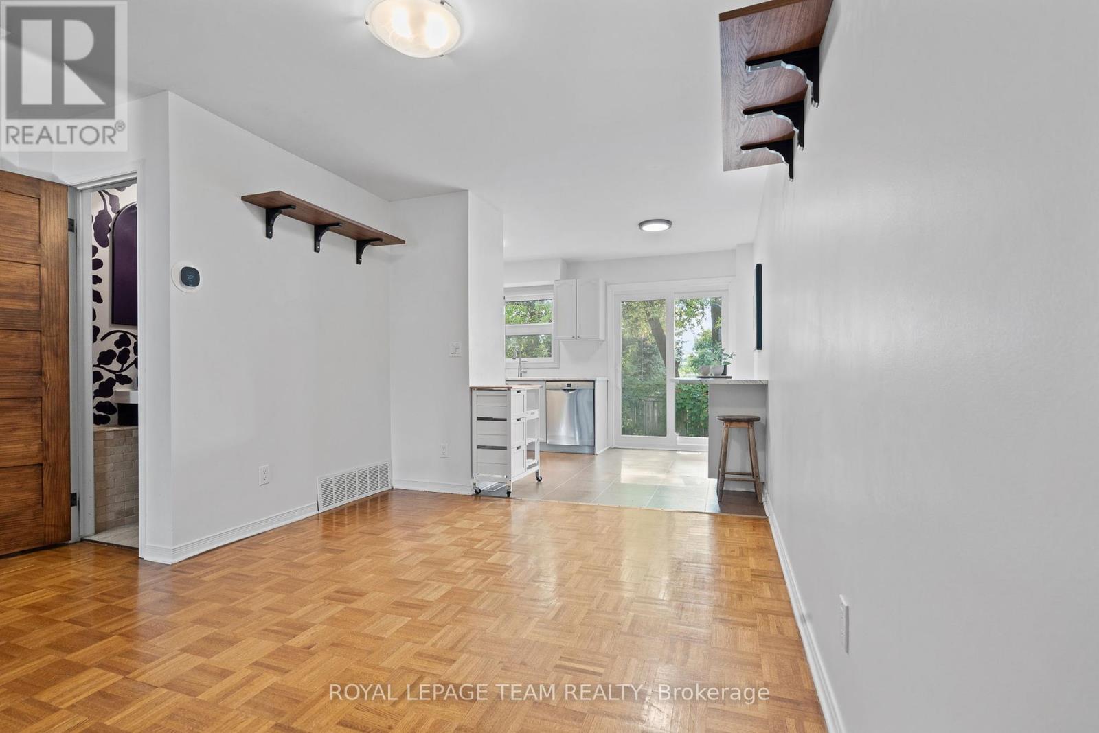 230 Currell Avenue, Ottawa, Ontario  K1Z 7J3 - Photo 6 - X12415927