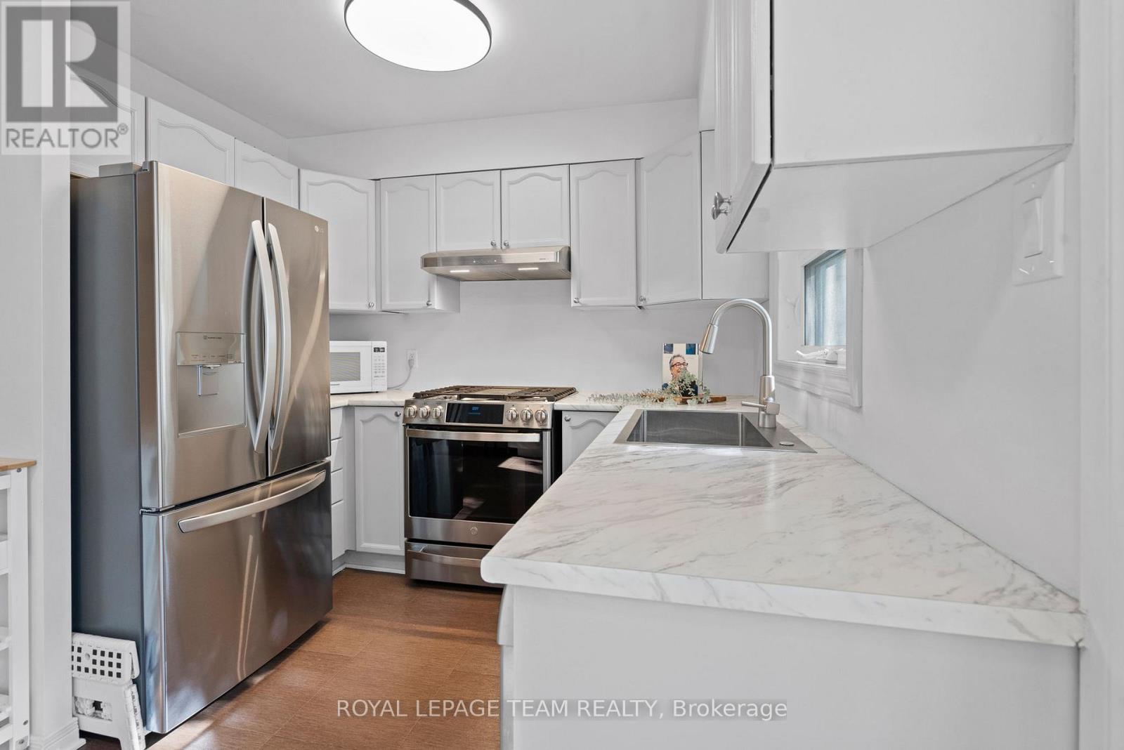 230 Currell Avenue, Ottawa, Ontario  K1Z 7J3 - Photo 8 - X12415927