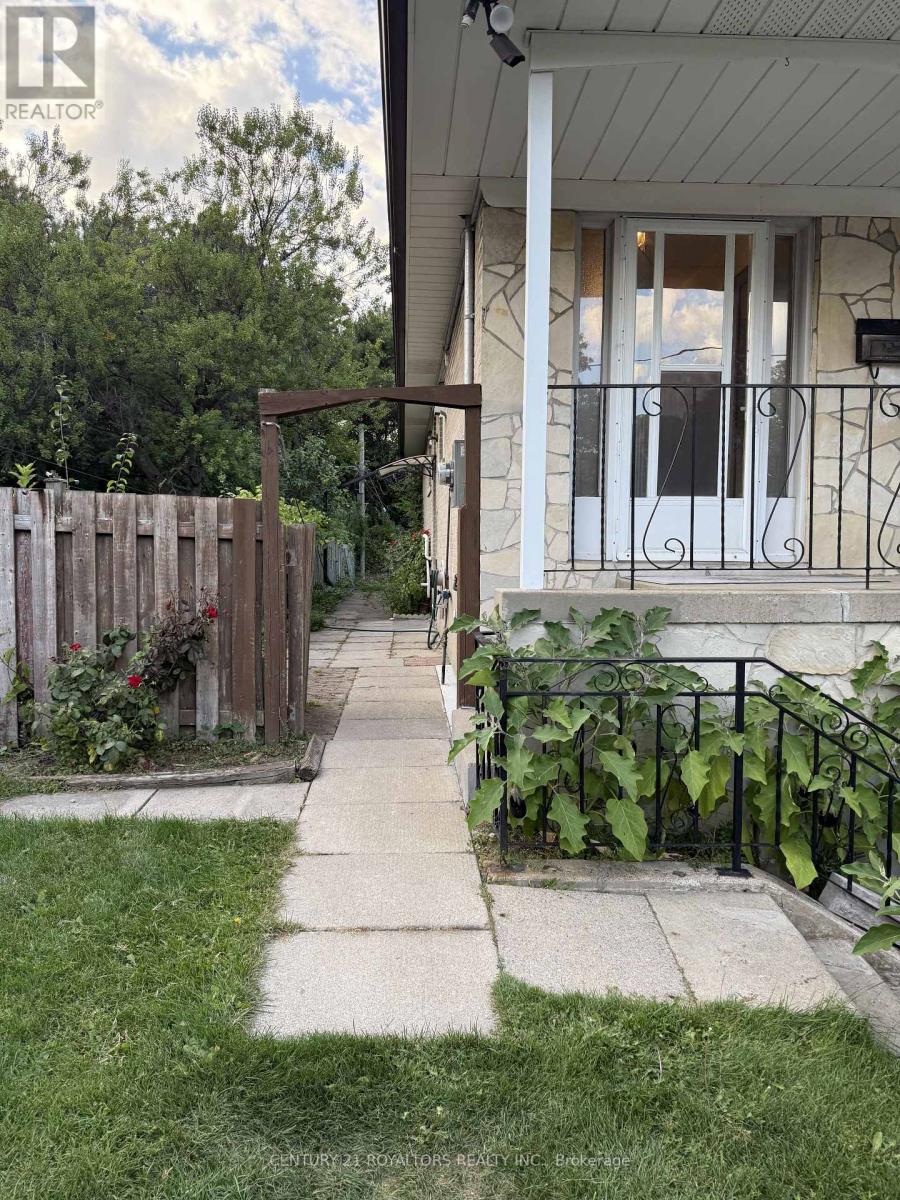 70 Marbury Crescent, Toronto, Ontario  M3A 2G2 - Photo 32 - C12407311