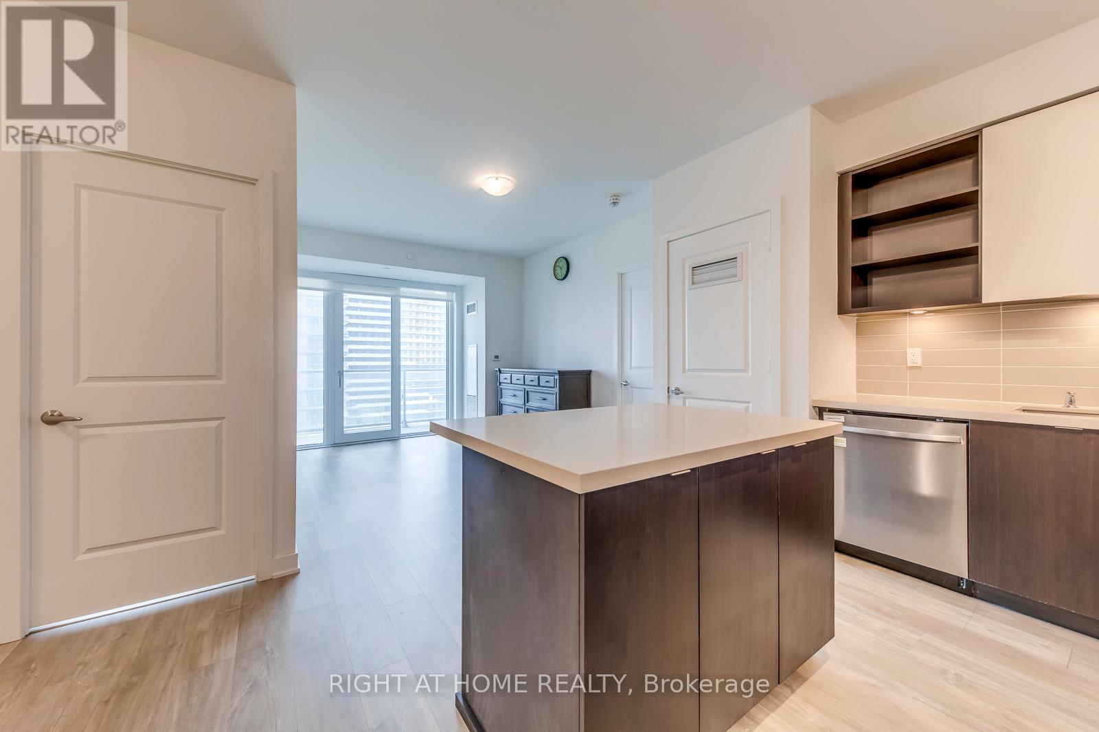 1210 - 4675 Metcalfe Avenue, Mississauga, Ontario  L5M 0Z8 - Photo 5 - W12358825
