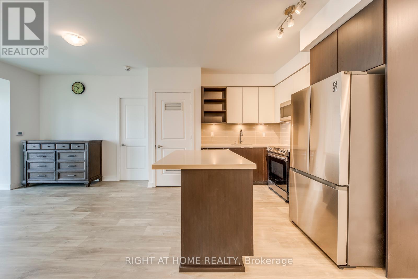 1210 - 4675 Metcalfe Avenue, Mississauga, Ontario  L5M 0Z8 - Photo 8 - W12358825