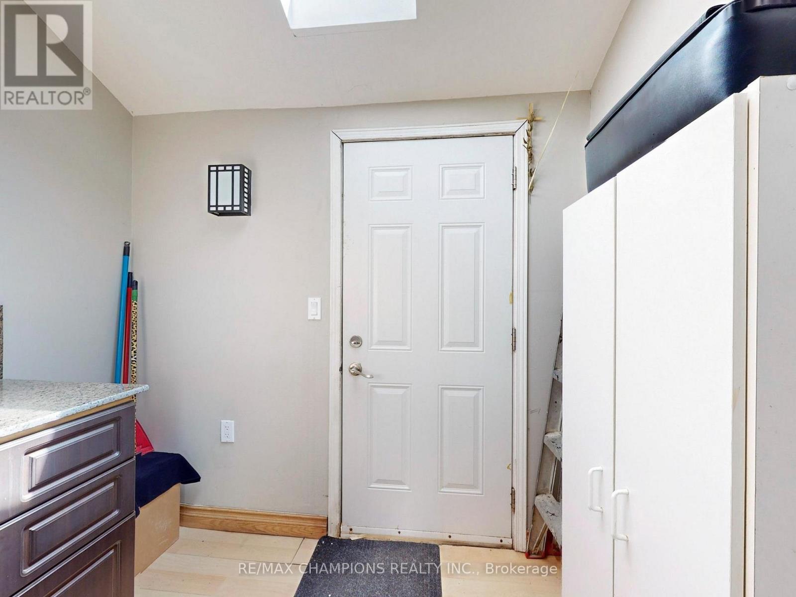 219 Queen Street W, Brampton (Downtown Brampton), Ontario  L6Y 1M6 - Photo 23 - W12415635