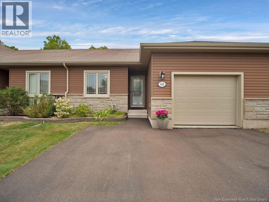 342 Damien, Dieppe, New Brunswick  E1A 0H3 - Photo 1 - NB127037