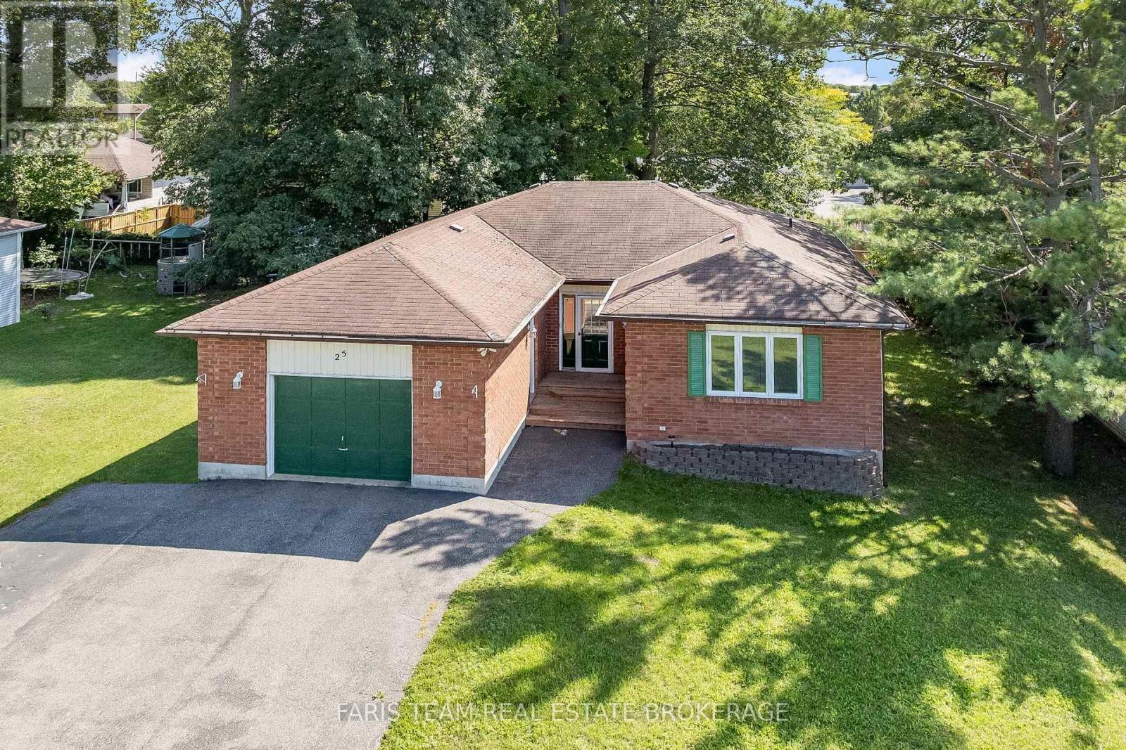 25 Bridle Road, Penetanguishene, Ontario  L9M 1J5 - Photo 1 - S12415684