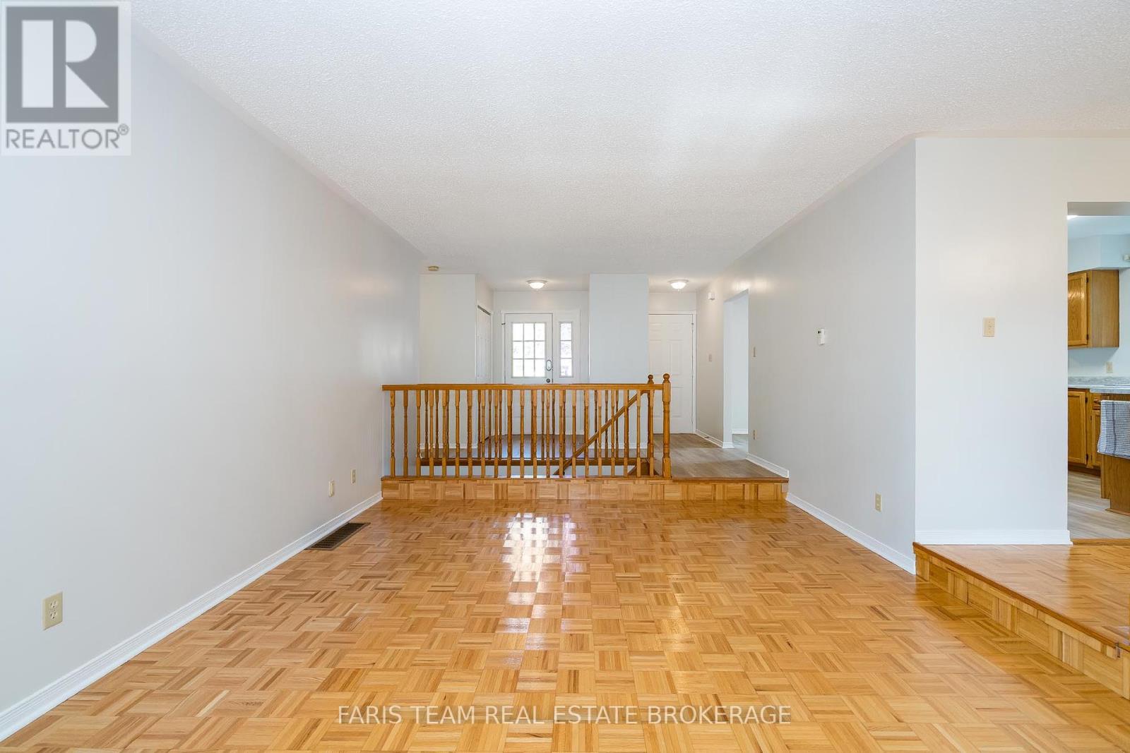 25 Bridle Road, Penetanguishene, Ontario  L9M 1J5 - Photo 16 - S12415684