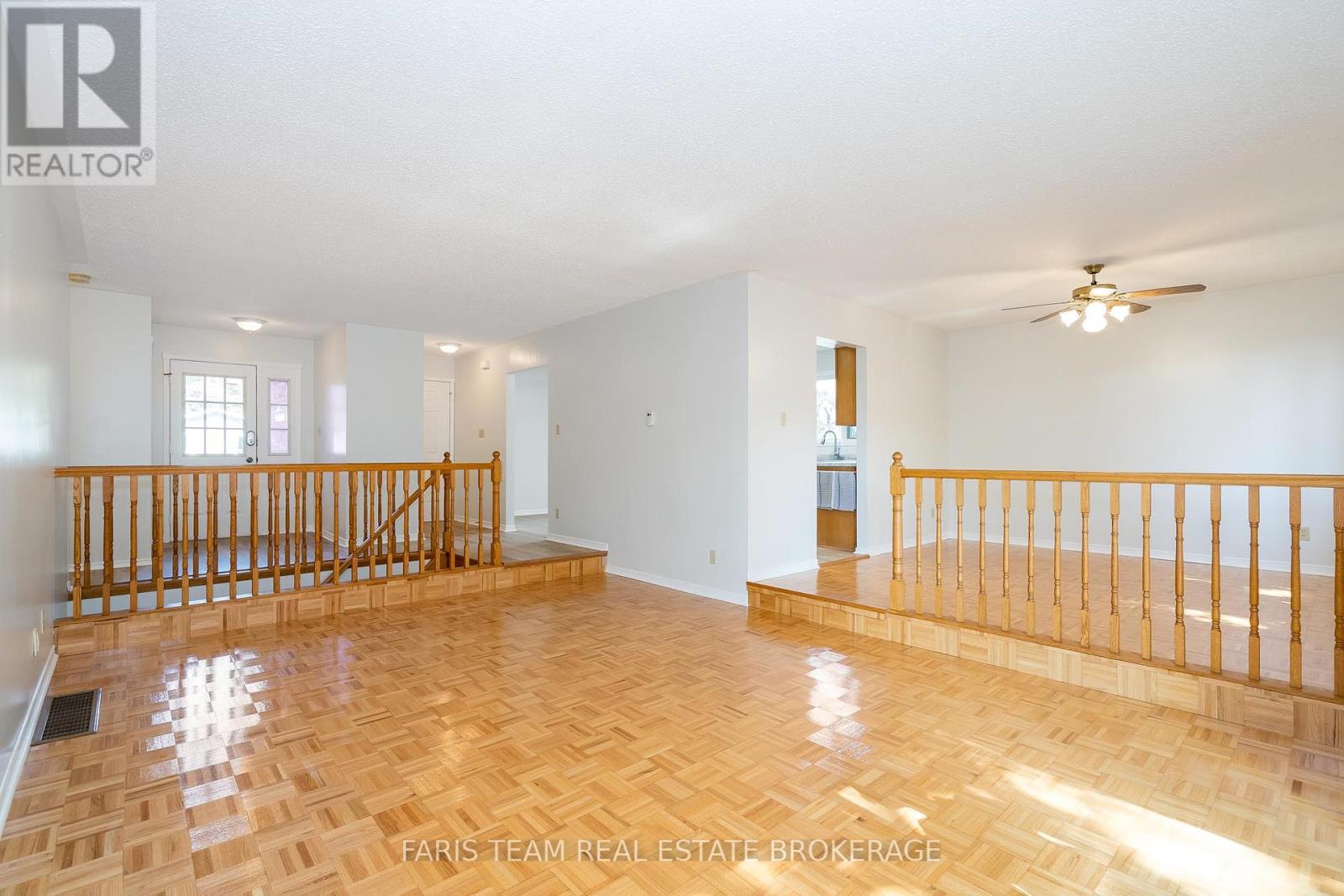 25 Bridle Road, Penetanguishene, Ontario  L9M 1J5 - Photo 17 - S12415684