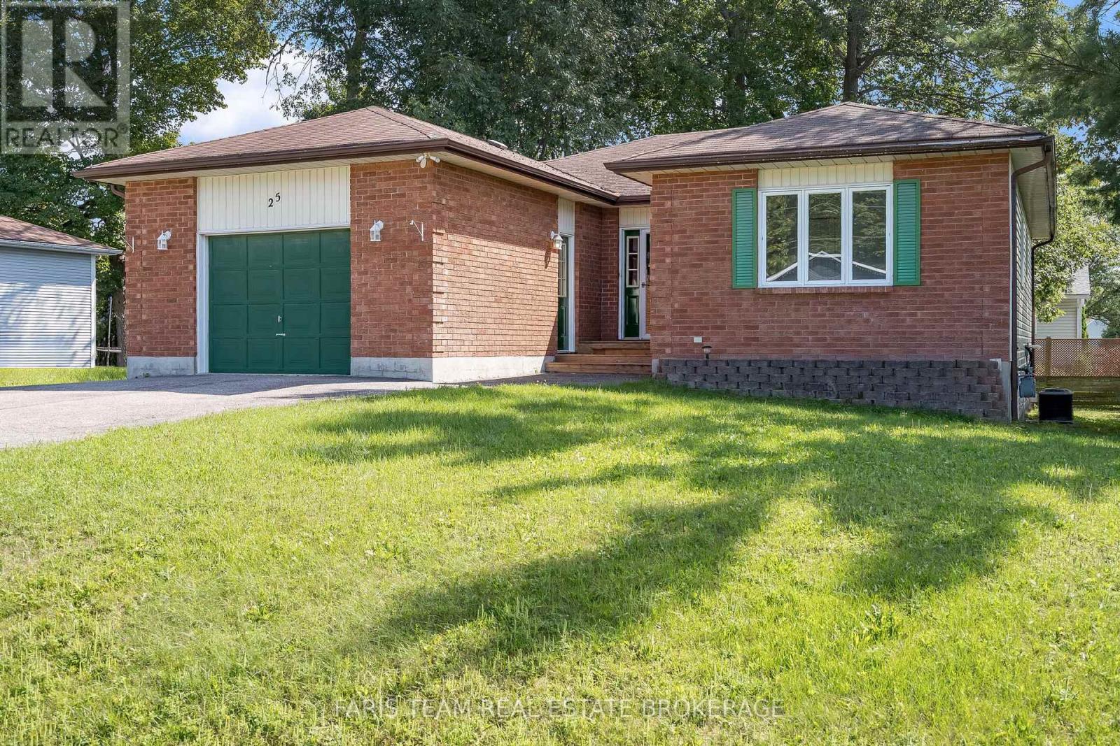 25 Bridle Road, Penetanguishene, Ontario  L9M 1J5 - Photo 3 - S12415684