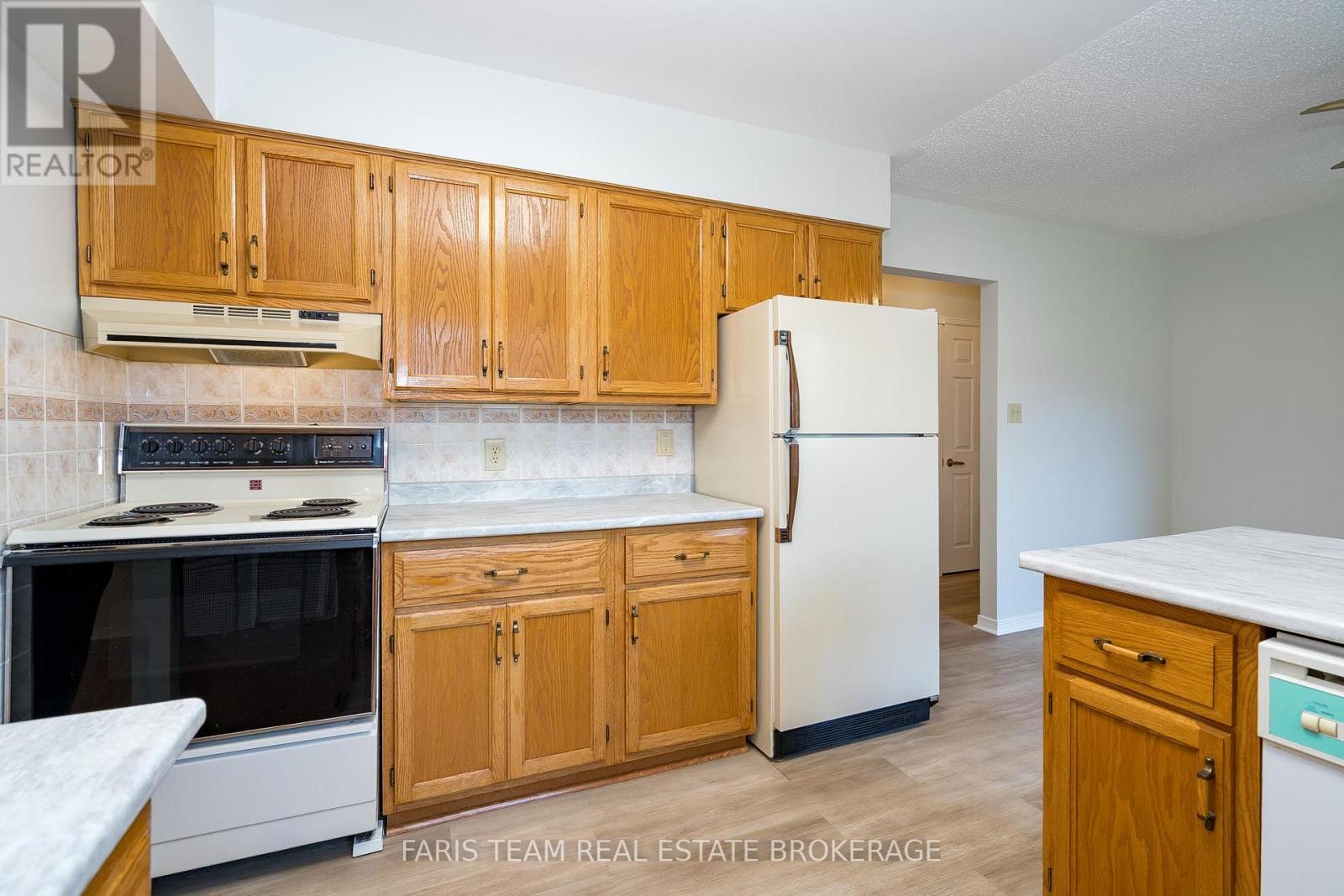 25 Bridle Road, Penetanguishene, Ontario  L9M 1J5 - Photo 5 - S12415684